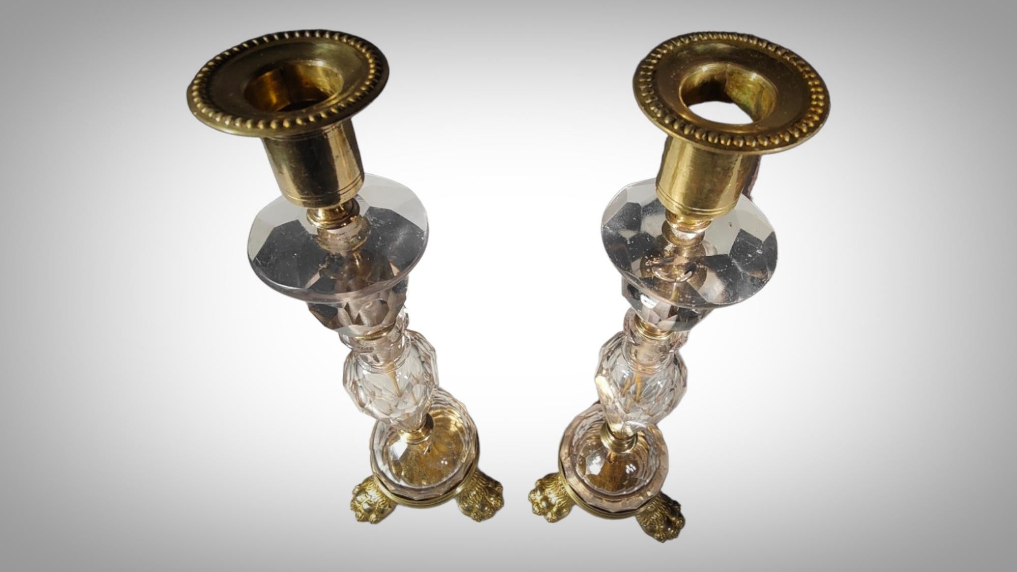 Paire de chandeliers en cristal et montures en bronze doré, fin du XVIIe siècle en vente 3