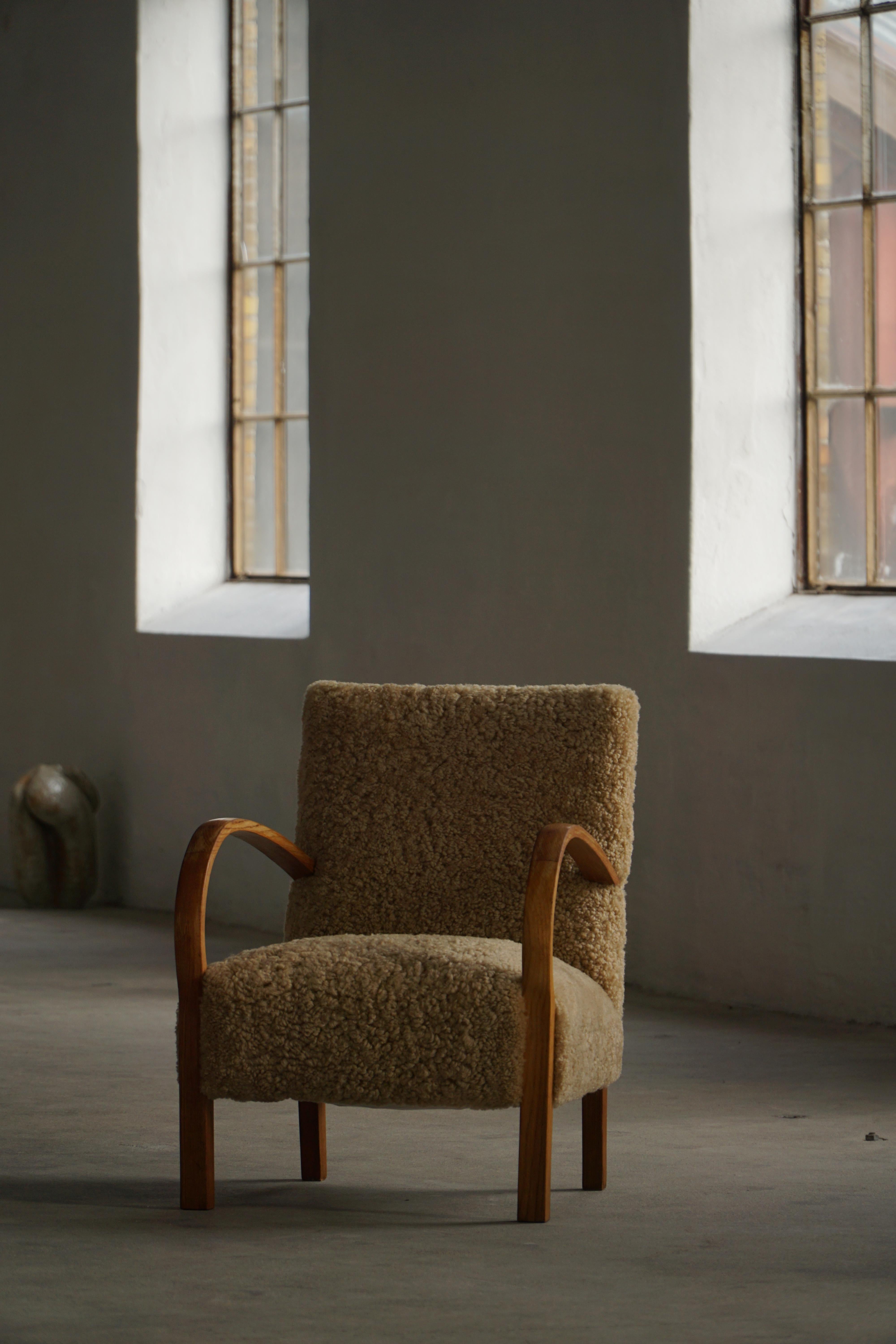 Pareja de sillones Art Decó curvados de lana de cordero, daneses modernos, años 40 en venta 5