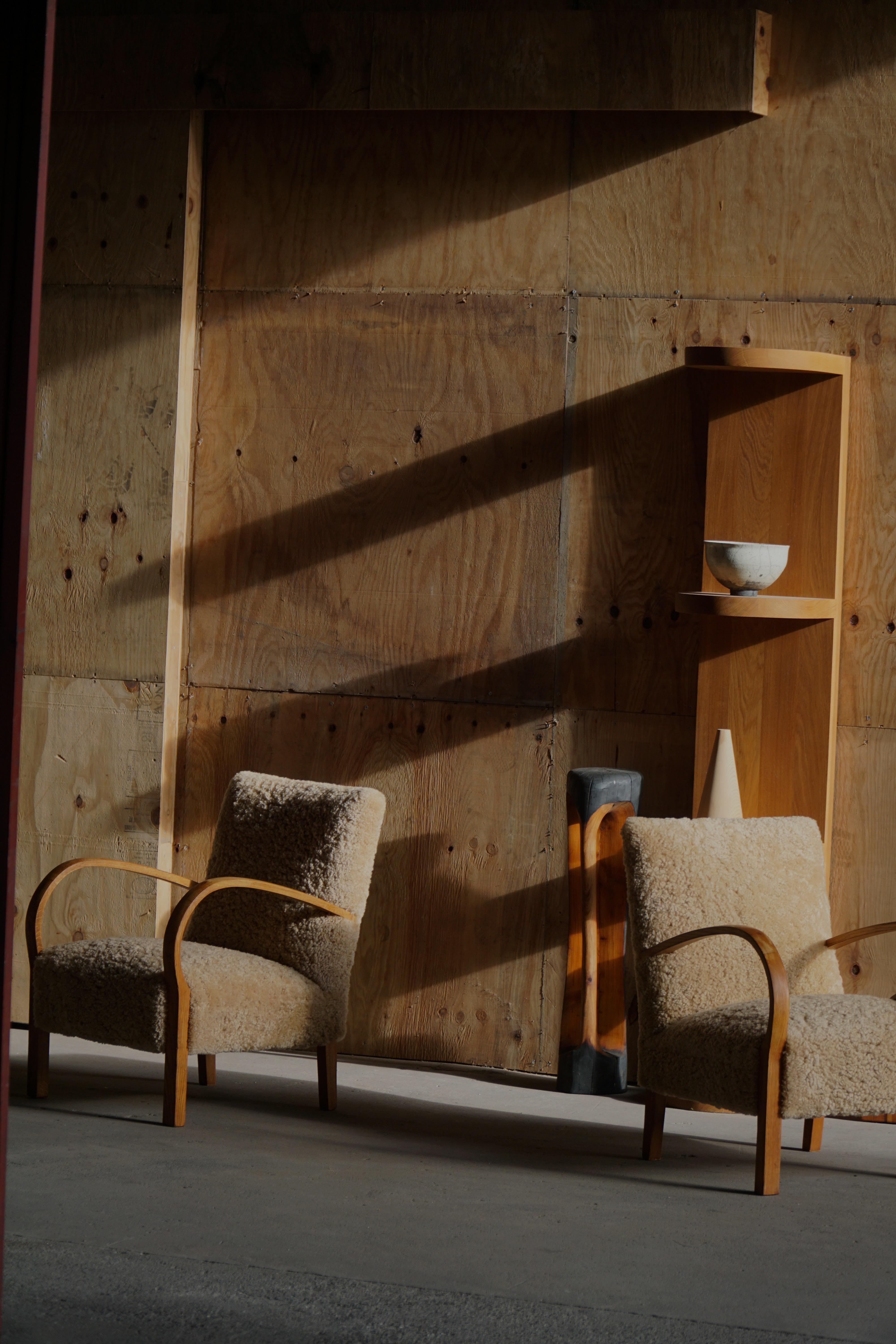 Pareja de sillones Art Decó curvados de lana de cordero, daneses modernos, años 40 en venta 12