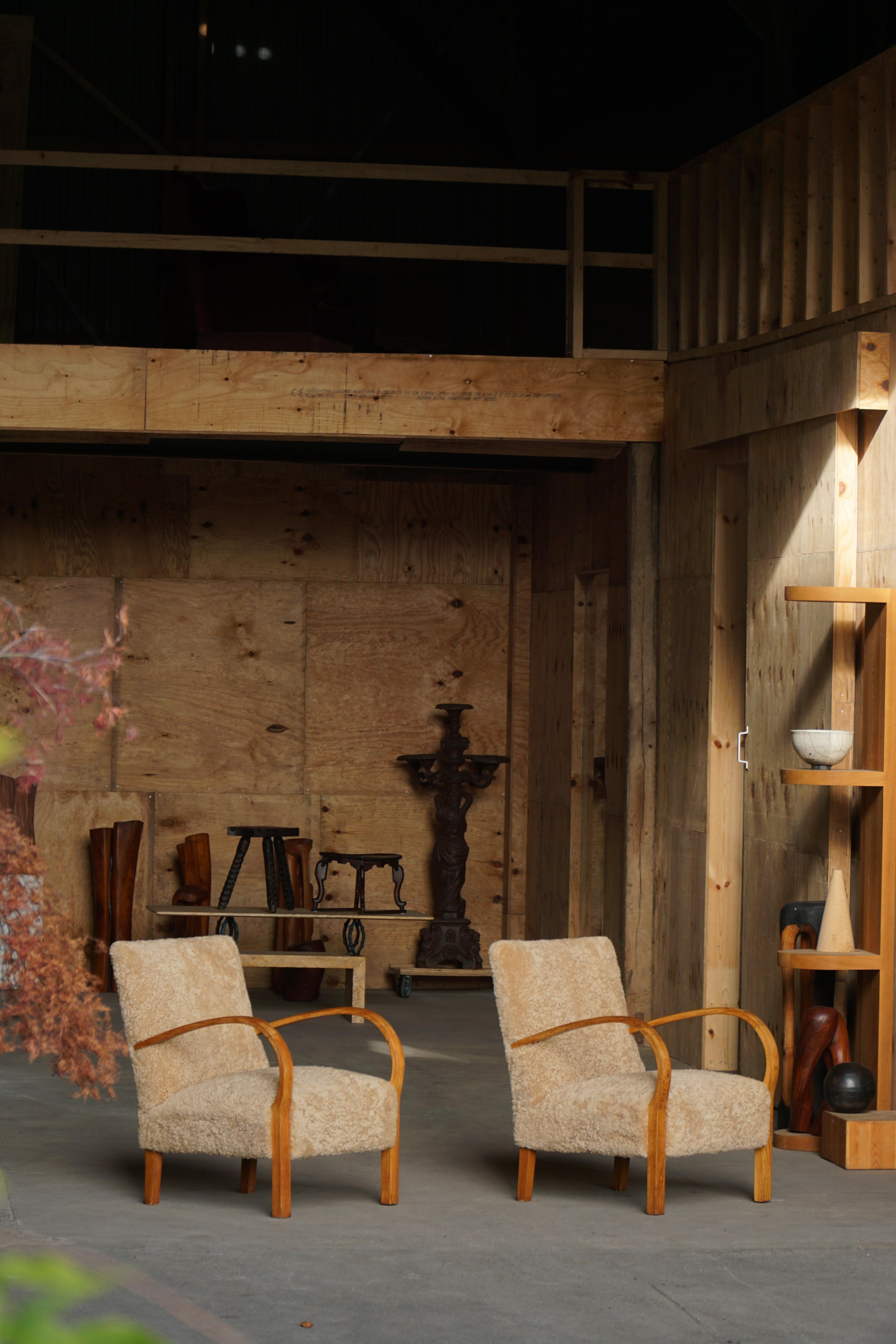 Pareja de sillones Art Decó curvados de lana de cordero, daneses modernos, años 40 Danés en venta