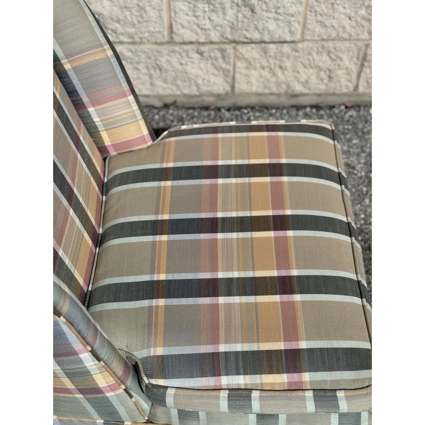 A Pair Of Custom Plaid Boudoir Wingback Accent Chairs With Skirt In condizioni buone in vendita a Elkton, MD