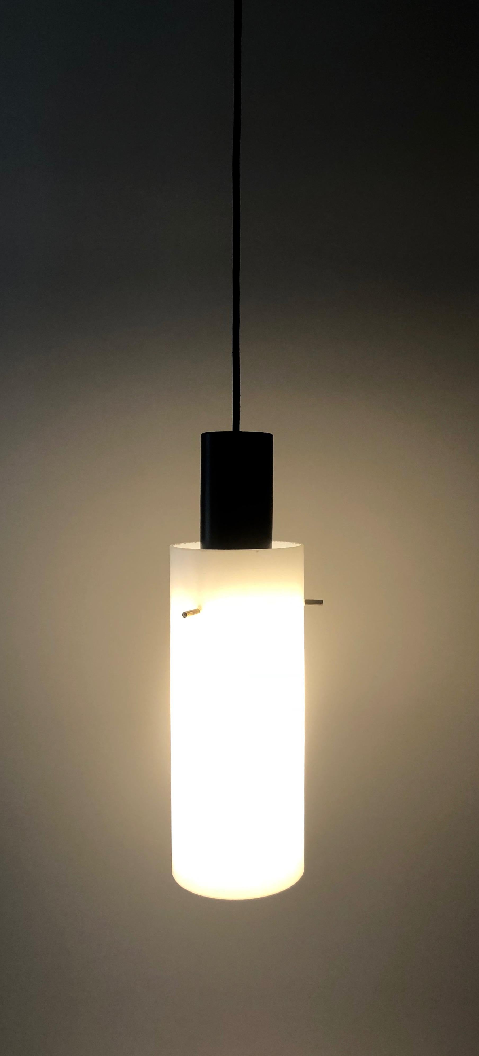 Coppia di lampade a sospensione cilindriche West, Made in Austria, anni '70 in vendita 2