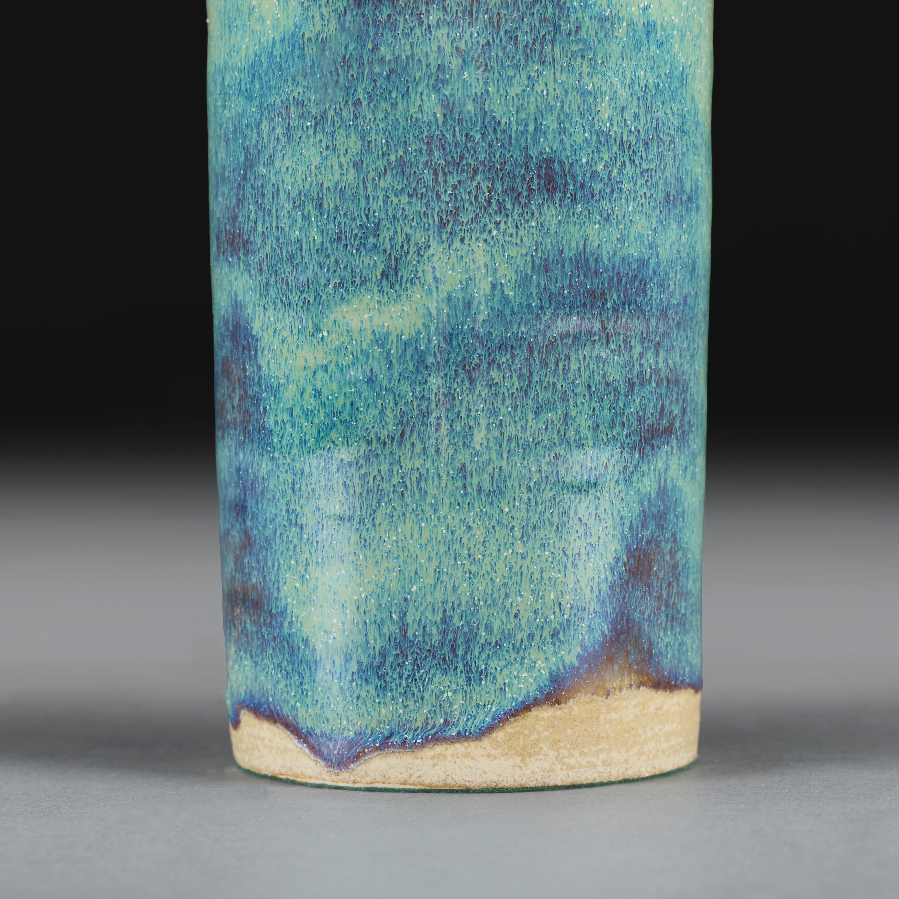 Paire de lampes cylindriques en poterie à glaçure flambe bleue Neuf - En vente à London, GB