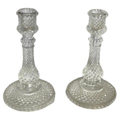 Paire de délicats chandeliers Zenith en cristal de Baccarat  Jolie paire de tables Ca