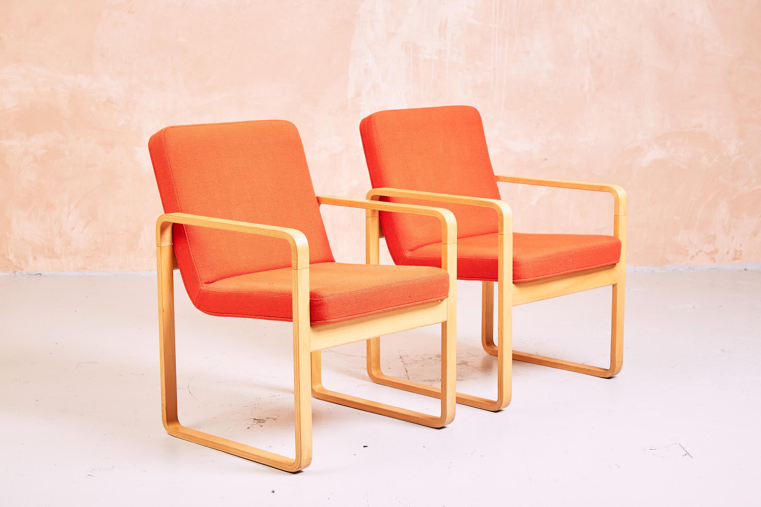 A pair of beech framed upholstered armchairs designed by Rud Thygesen & Johnny Sørensen for Magnus Olesen

Set of two armchairs from Thygesen and Sørensen‘s furniture collection. Designed in 1974-1975 these elegant but simple chairs can be used in
