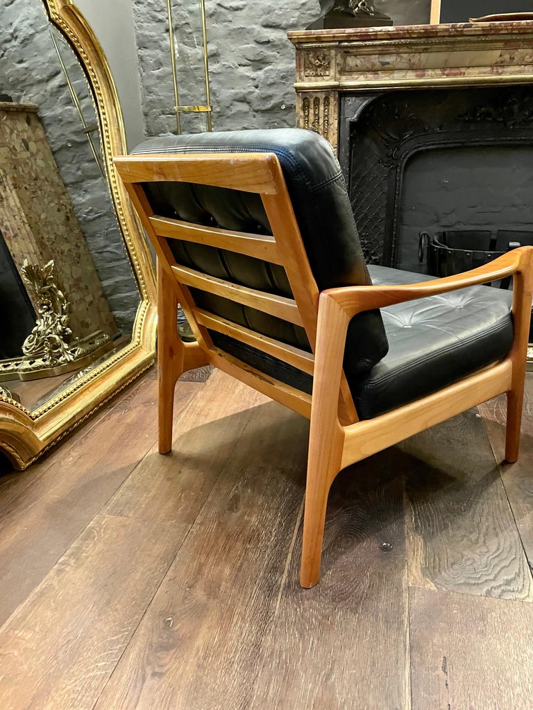 Pair of Danish Black Leather and Cherry Wood Armchairs For Sale 7