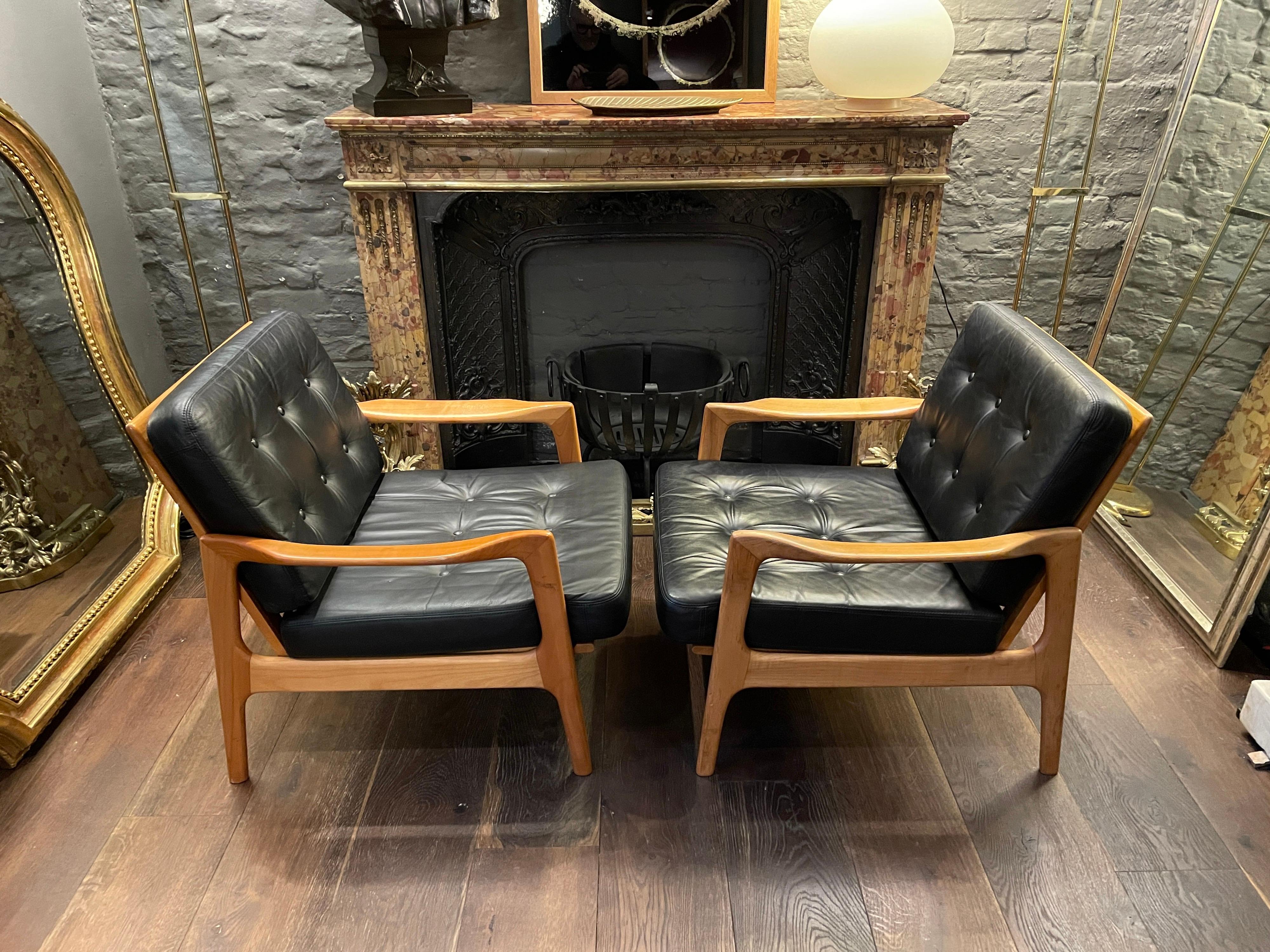 Pair of Danish Black Leather and Cherry Wood Armchairs For Sale 11