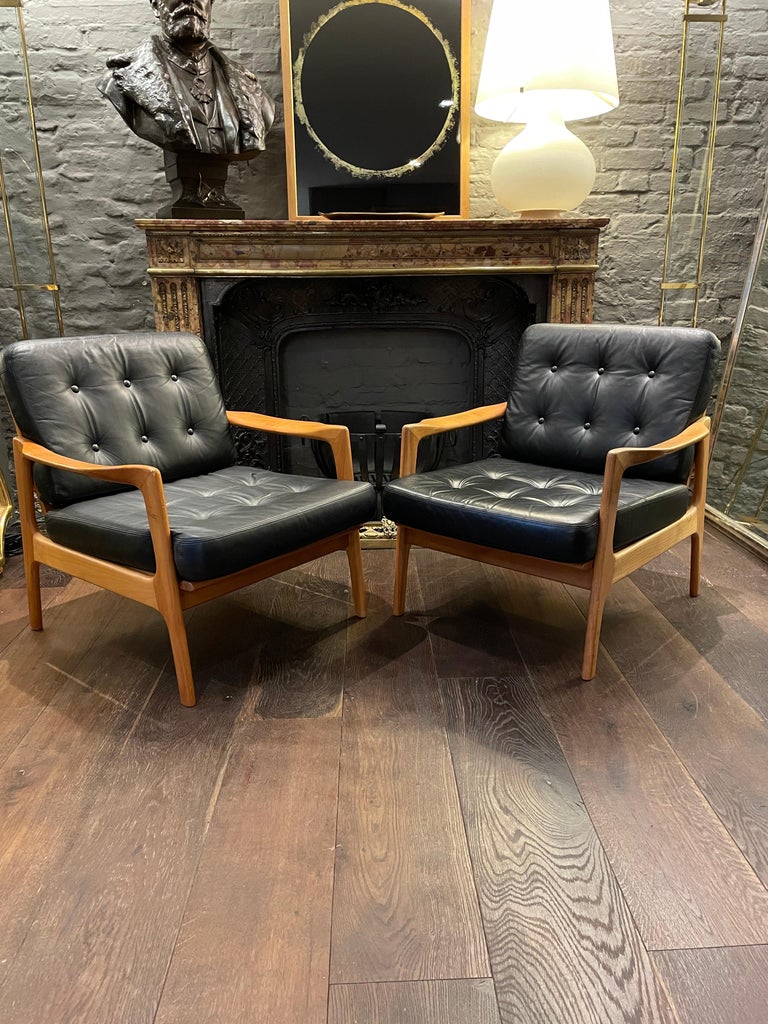 20th Century Pair of Danish Black Leather and Cherry Wood Armchairs For Sale