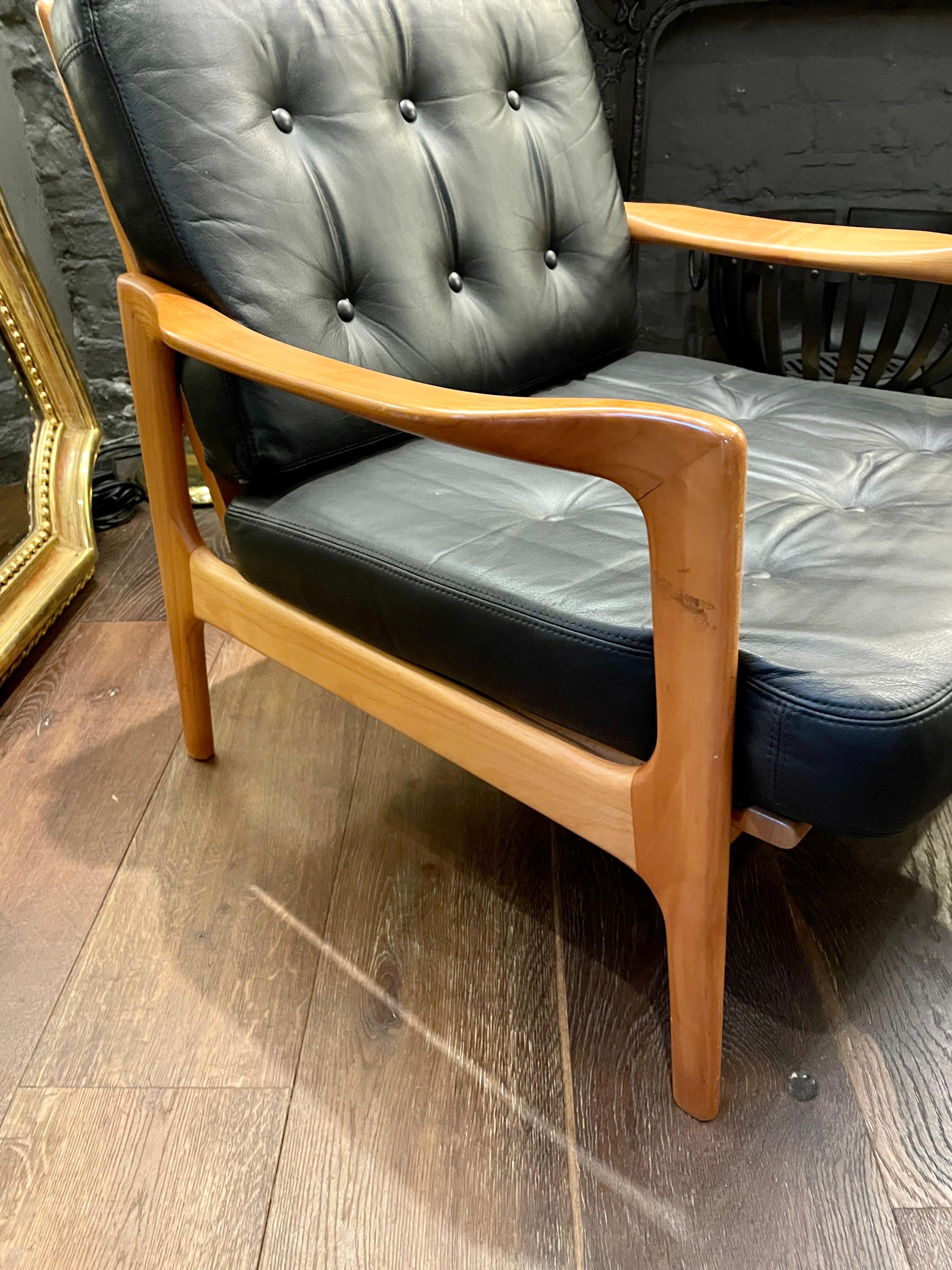 Pair of Danish Black Leather and Cherry Wood Armchairs For Sale 1