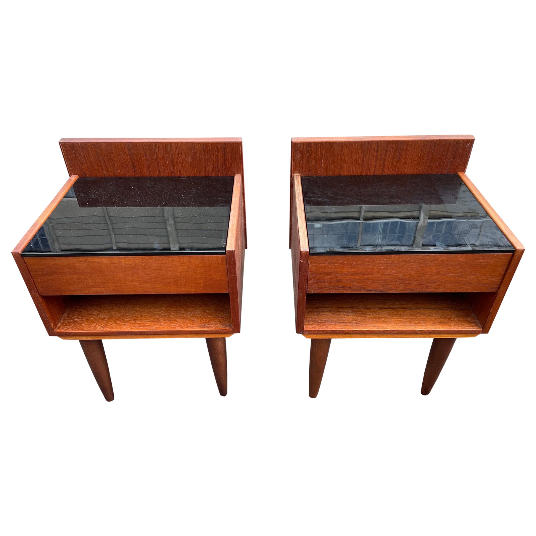 A pair of Danish design Wegner teak nightstands from Getama in the 1960 ´s