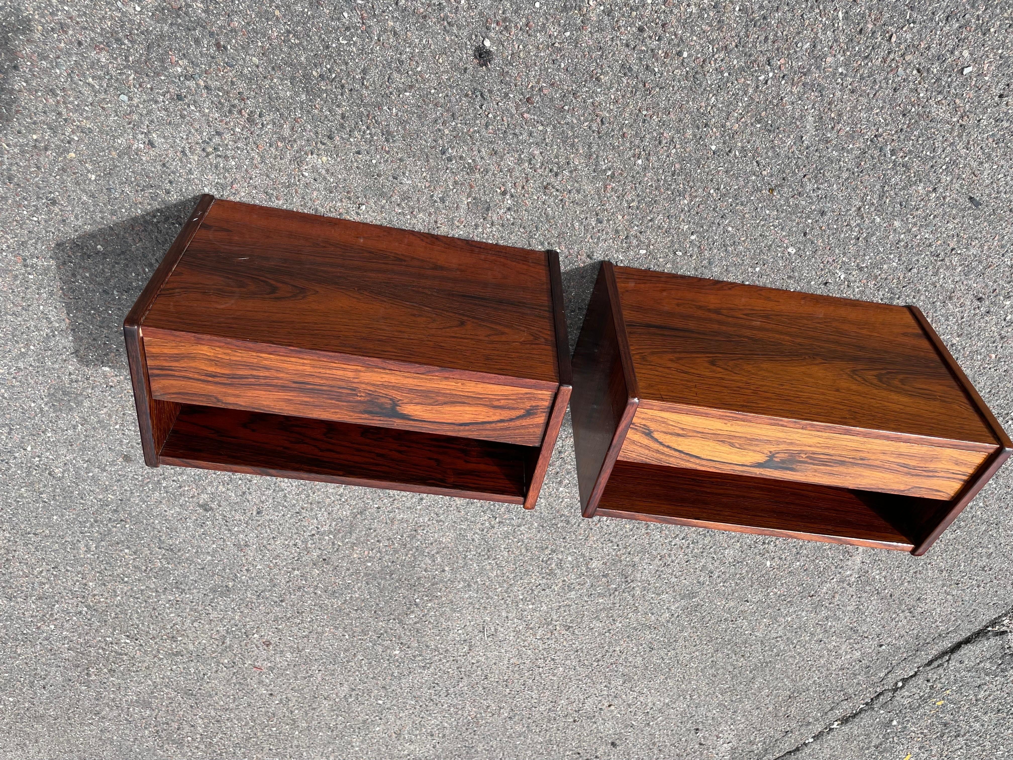 A pair of Danish designed floating bedside tables from the 1960´s In Good Condition In Copenhagen, DK