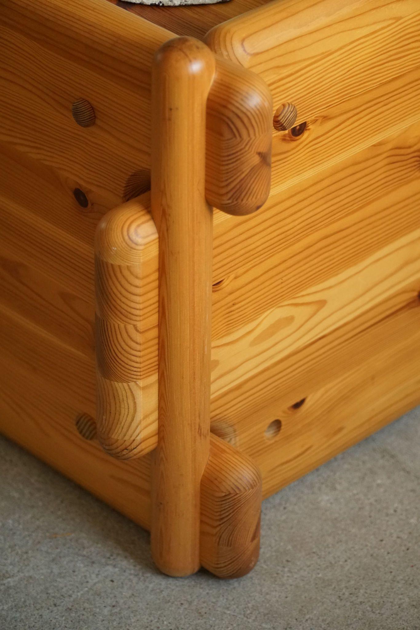 A Pair of Danish Mid Century Bed Side Tables in Solid Pine, 1960s For Sale 8
