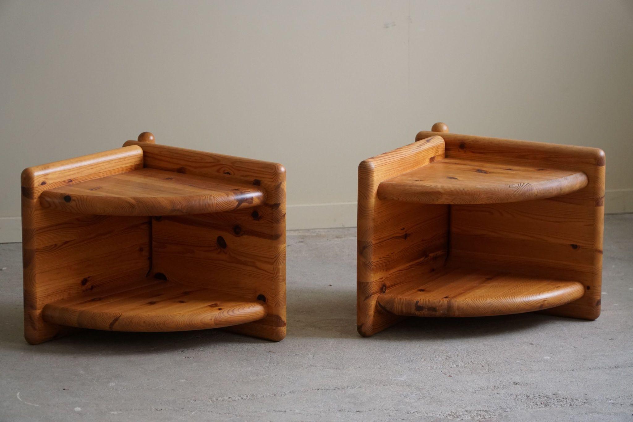 A Pair of Danish Mid Century Bed Side Tables in Solid Pine, 1960s For Sale 4