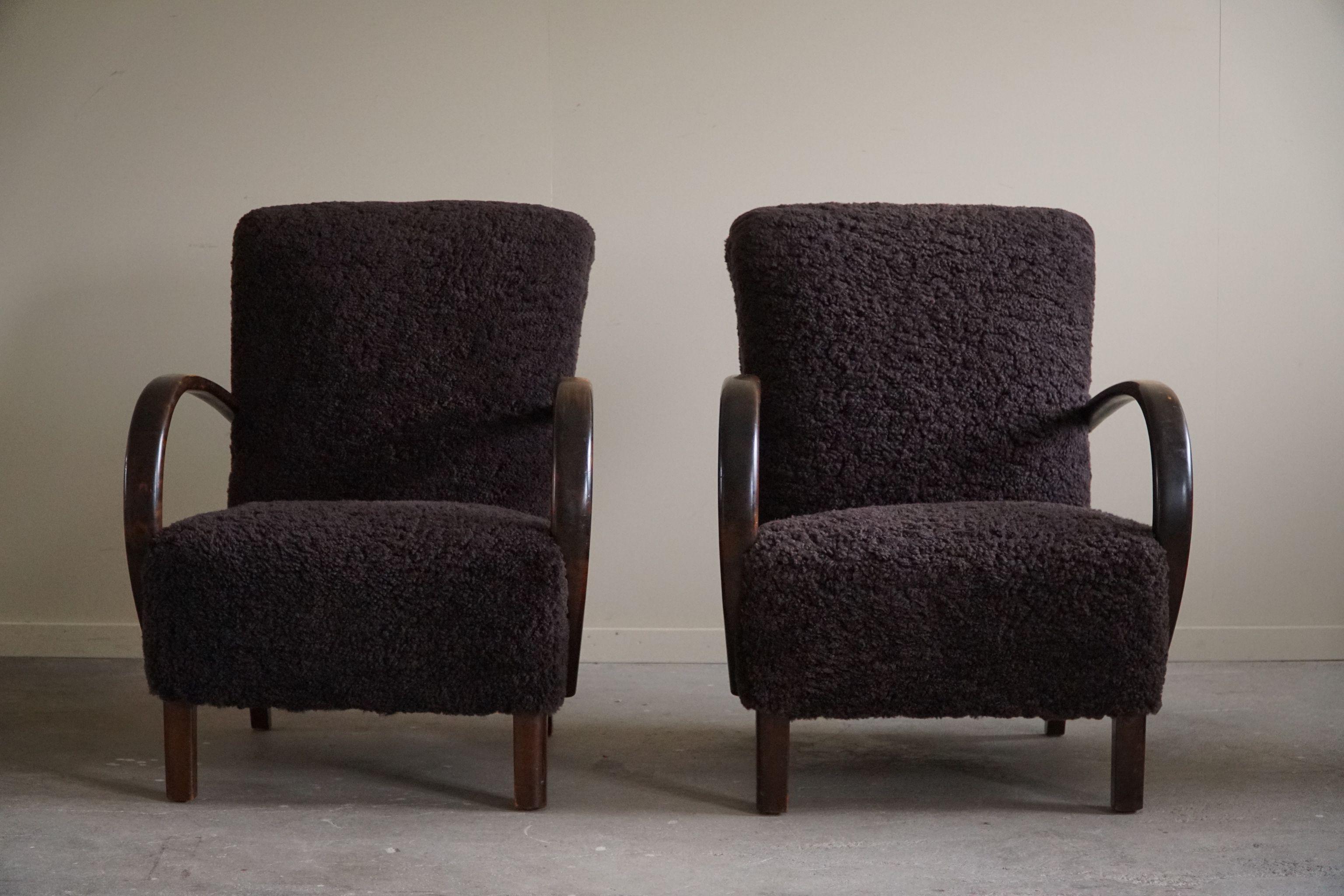 A Pair of Danish Mid Century Modern Lounge Chairs in Beech & Lambswool, 1940s For Sale 9
