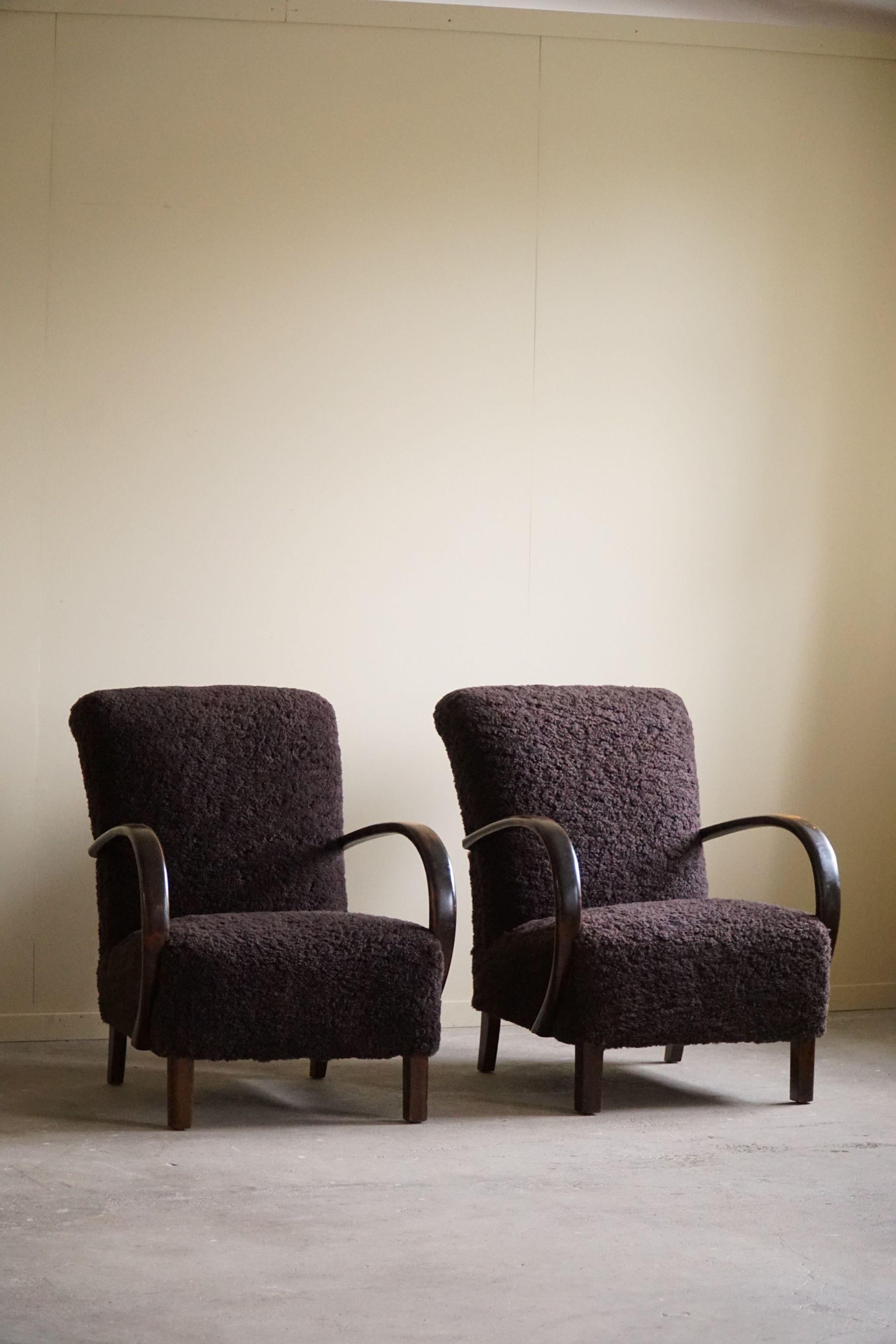 A Pair of Danish Mid Century Modern Lounge Chairs in Beech & Lambswool, 1940s For Sale 10