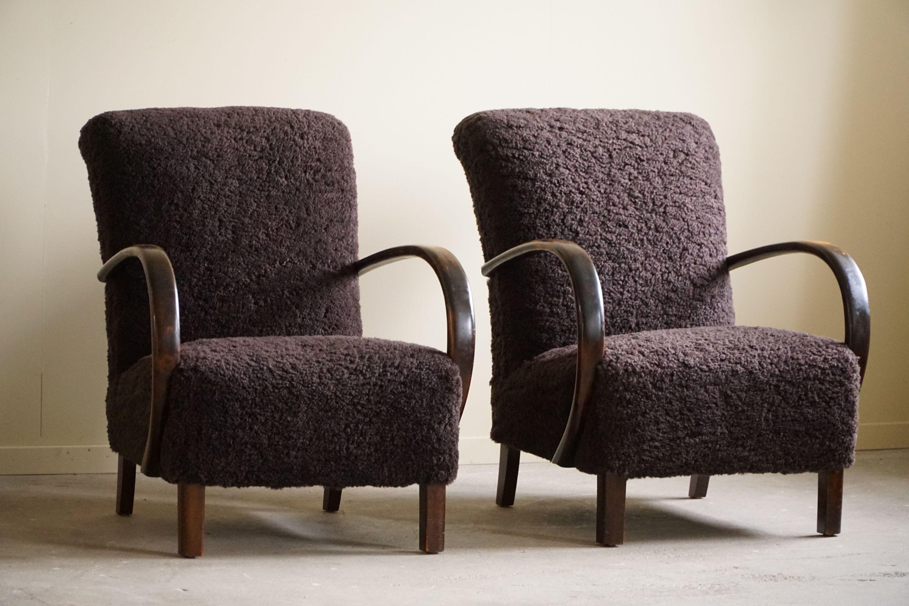 A Pair of Danish Mid Century Modern Lounge Chairs in Beech & Lambswool, 1940s For Sale 11