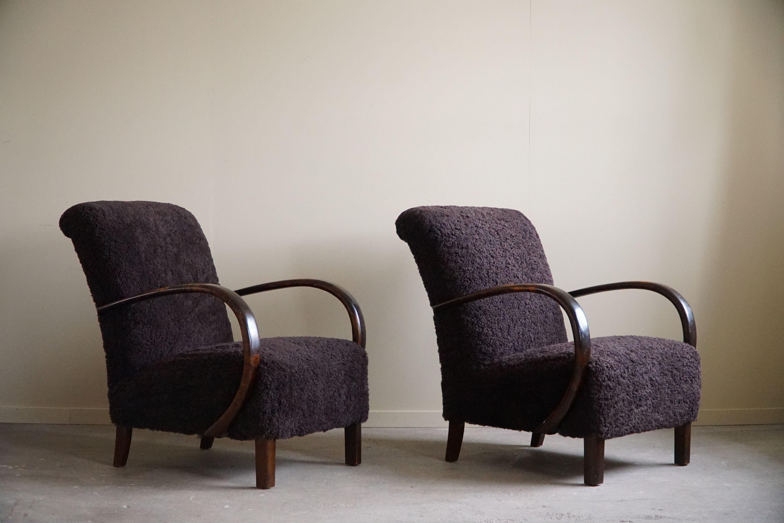 A Pair of Danish Mid Century Modern Lounge Chairs in Beech & Lambswool, 1940s For Sale 12