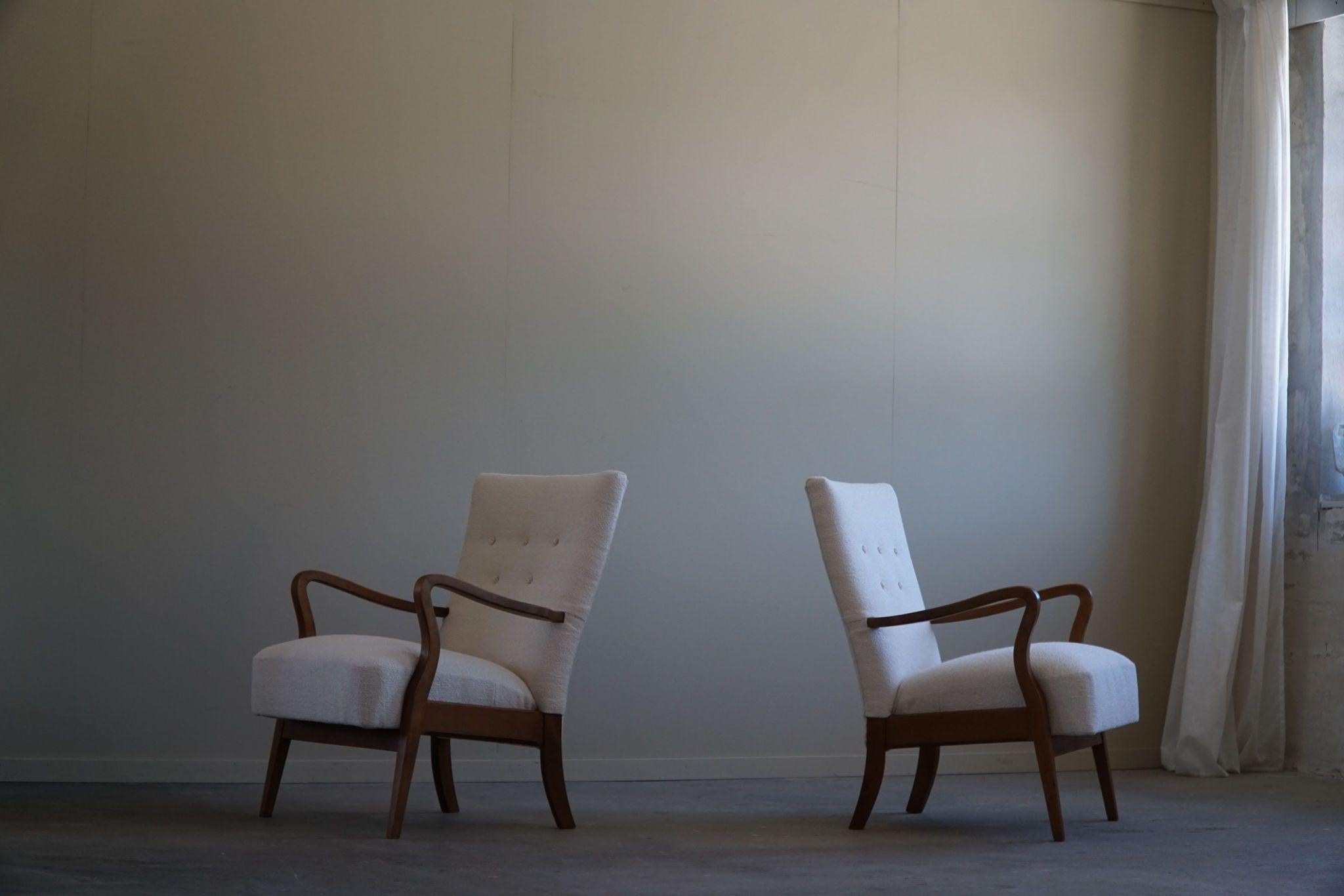 Ein Paar dänische Mid Century Modern Lounge Chairs aus Bouclé und Buche, 1960er Jahre im Angebot 4
