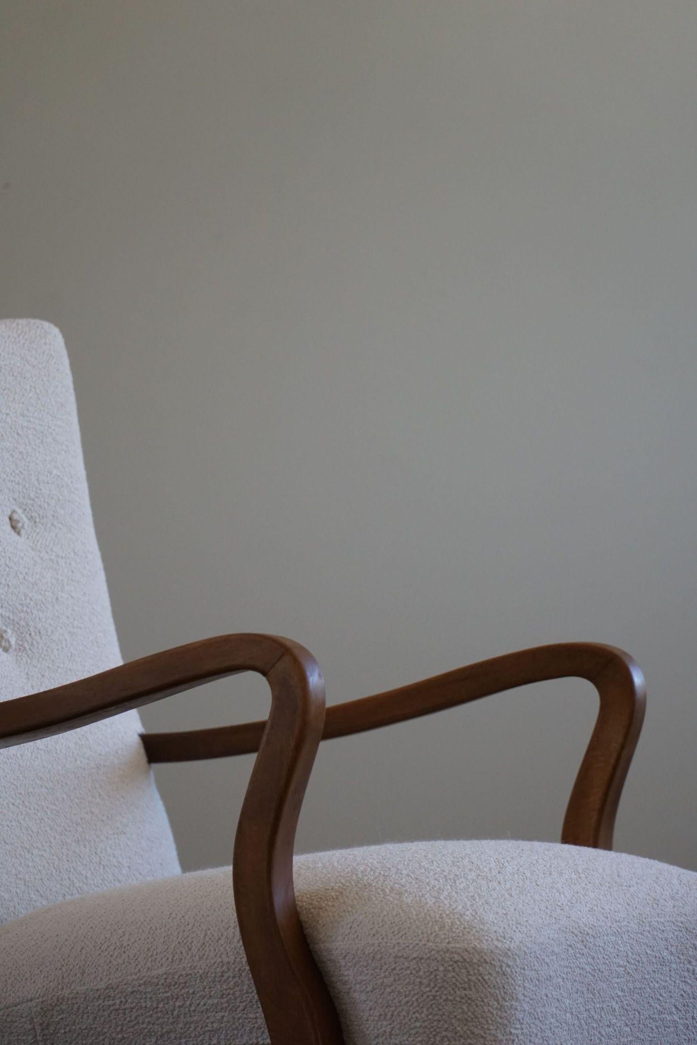 Ein Paar dänische Mid Century Modern Lounge Chairs aus Bouclé und Buche, 1960er Jahre im Angebot 7
