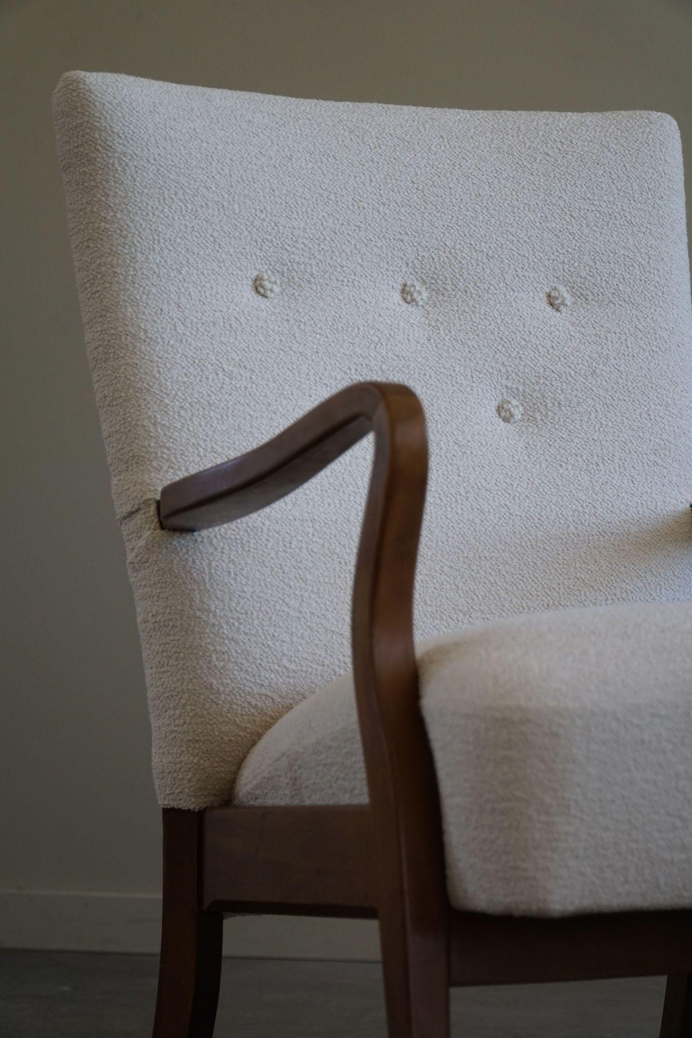Ein Paar dänische Mid Century Modern Lounge Chairs aus Bouclé und Buche, 1960er Jahre im Zustand „Gut“ im Angebot in Odense, DK