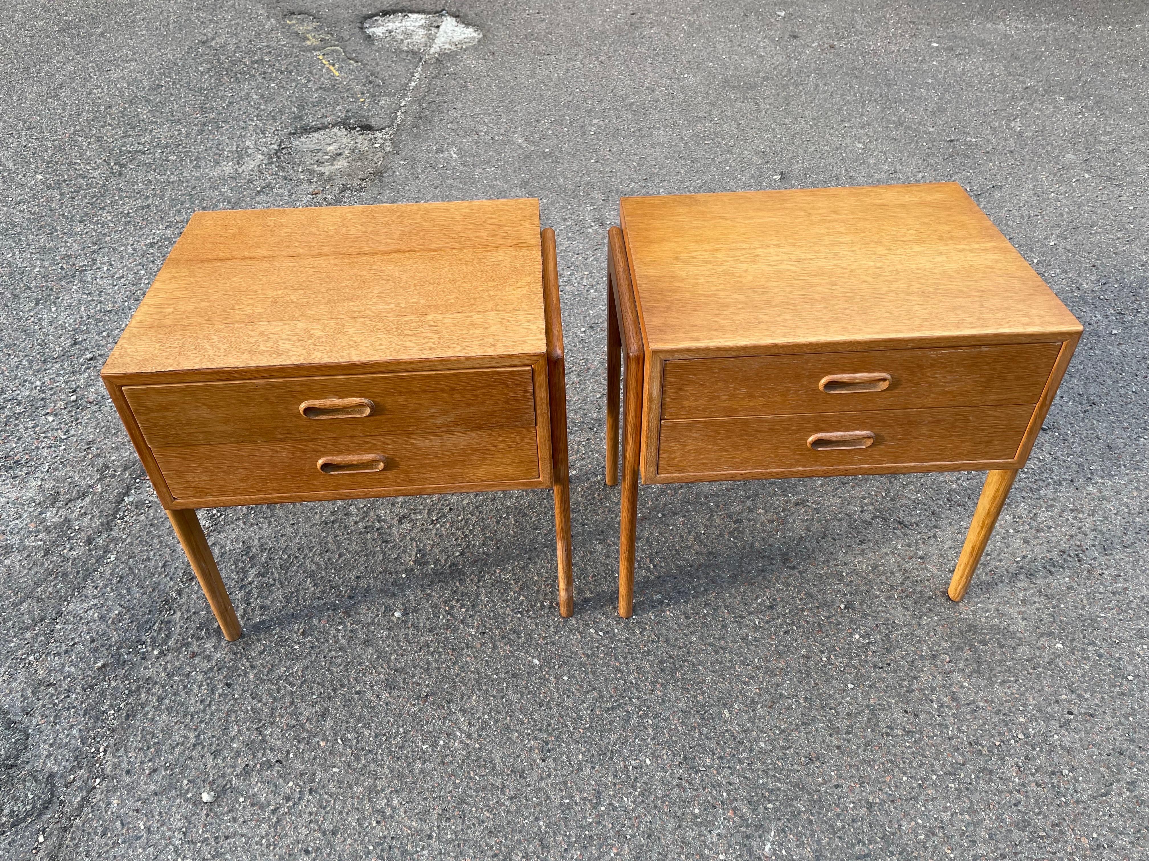 A pair of Danish Mid century modern oak night stands from the 1960´s For Sale 6