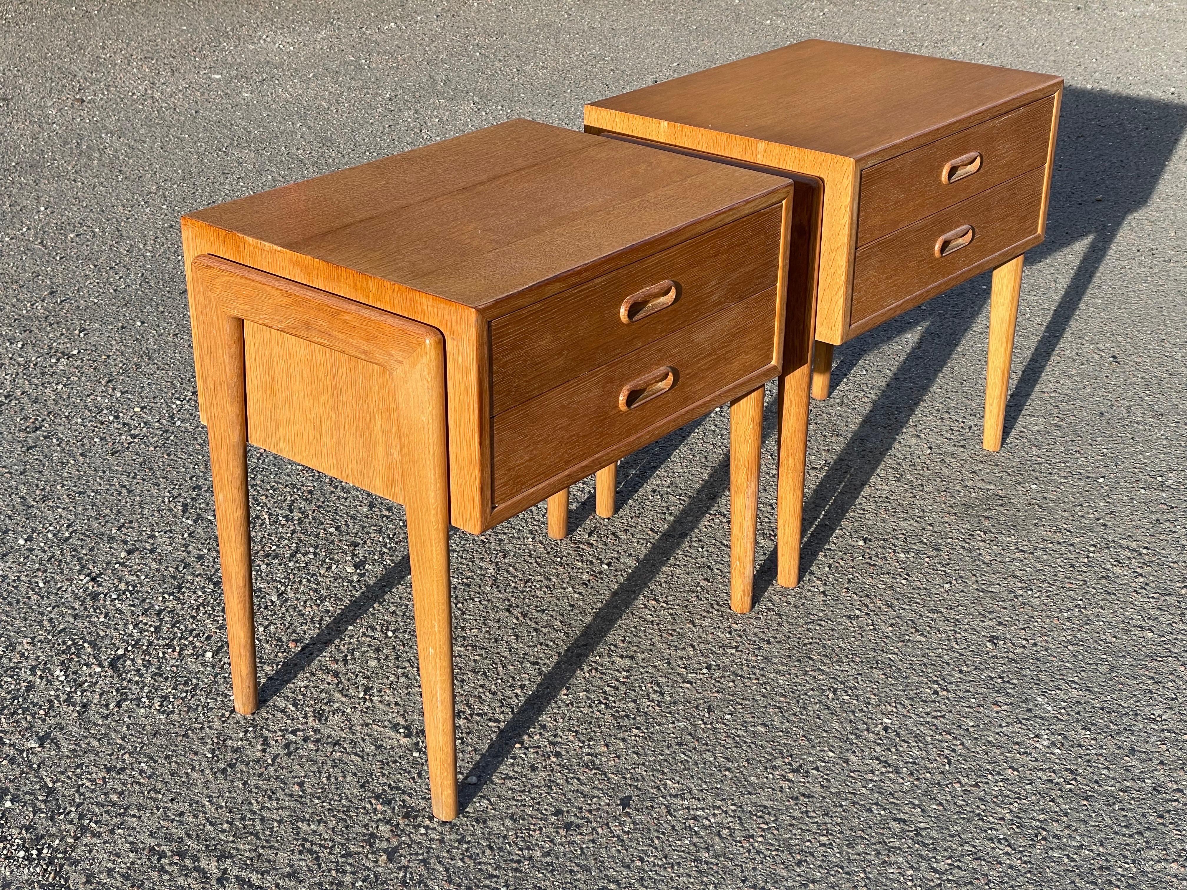 A pair of Danish Mid century modern oak night stands from the 1960´s For Sale 8
