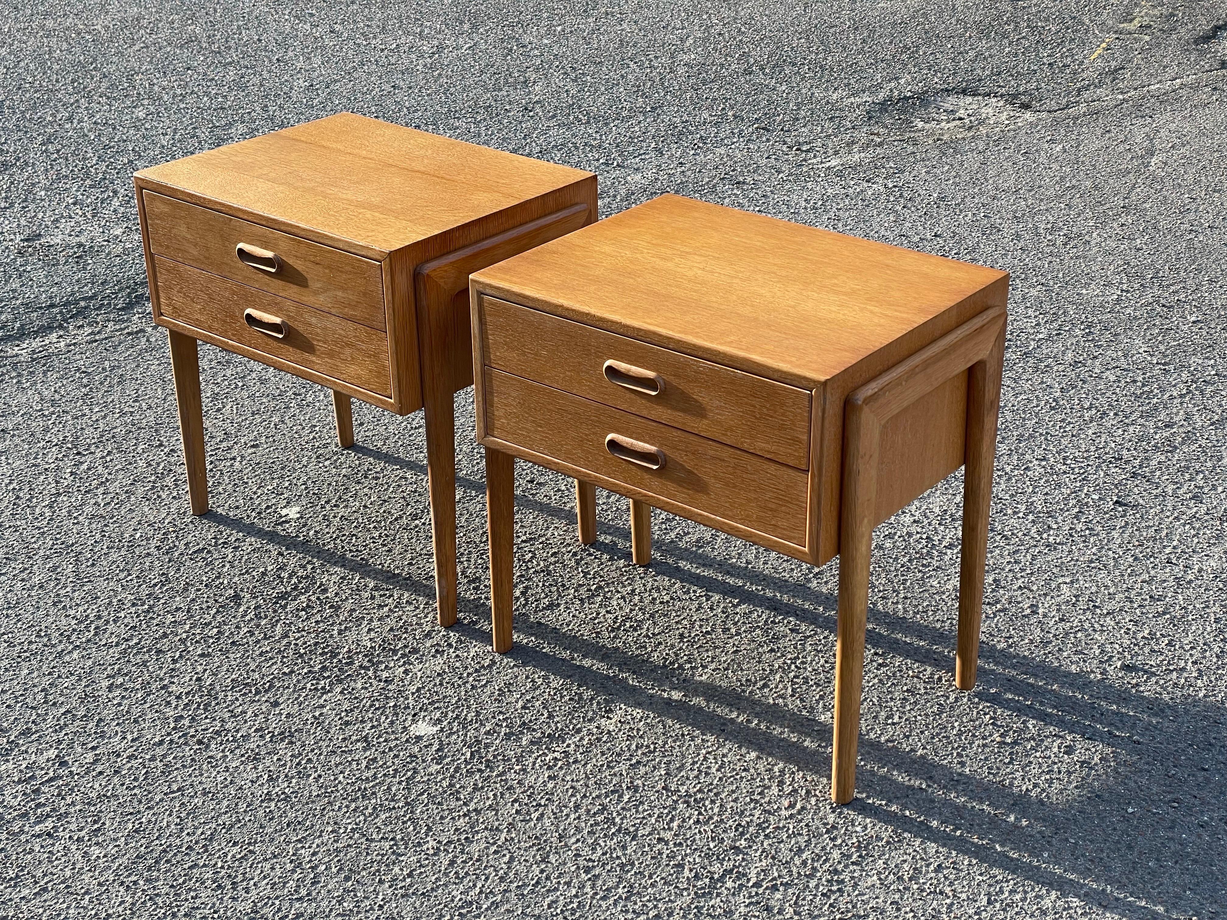 A pair of Danish Mid century modern oak night stands from the 1960´s For Sale 9