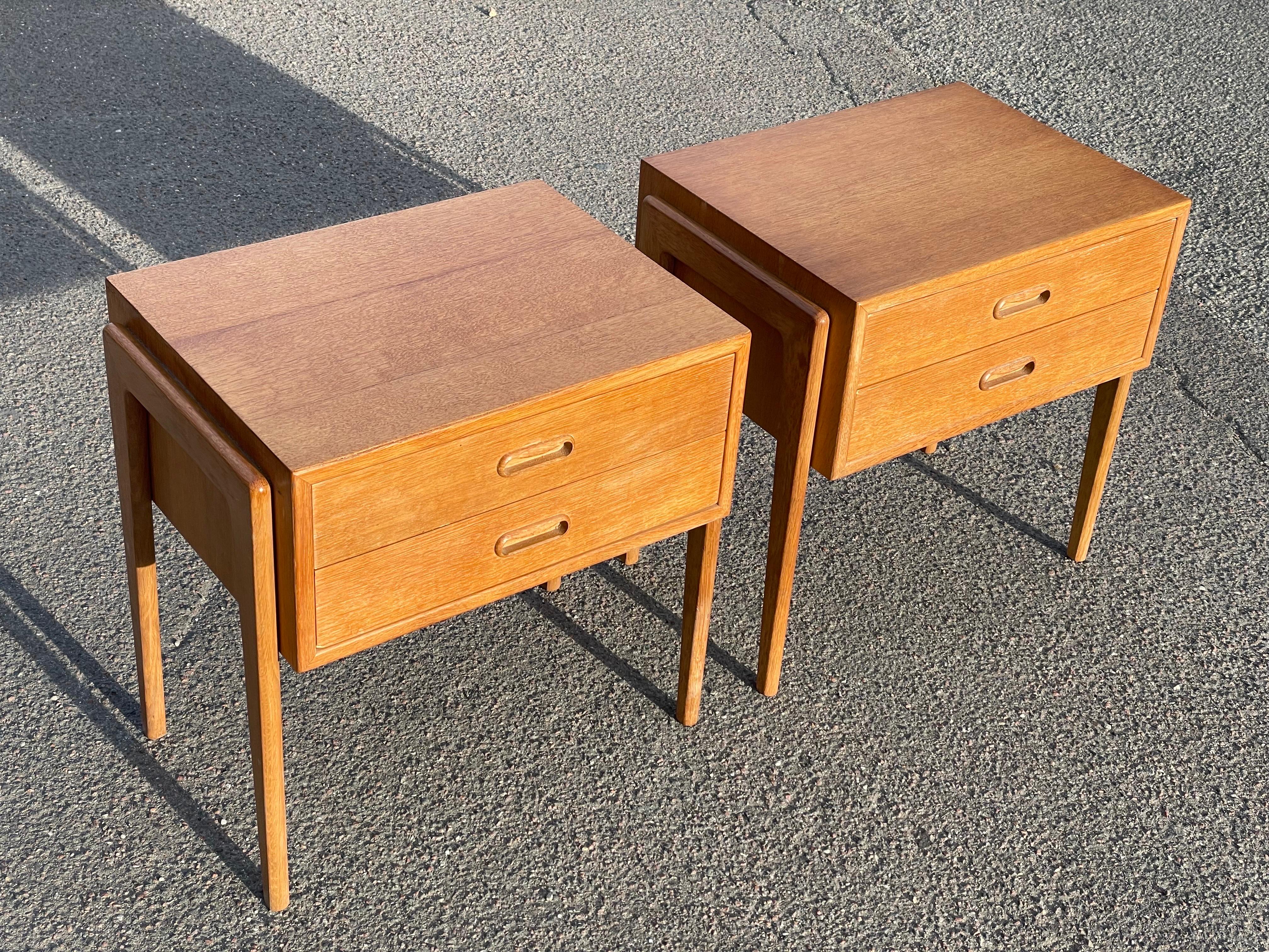 A pair of Danish Mid century modern oak night stands from the 1960´s For Sale 10