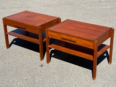 Paire de tables de nuit danoises en teck du milieu du siècle dernier