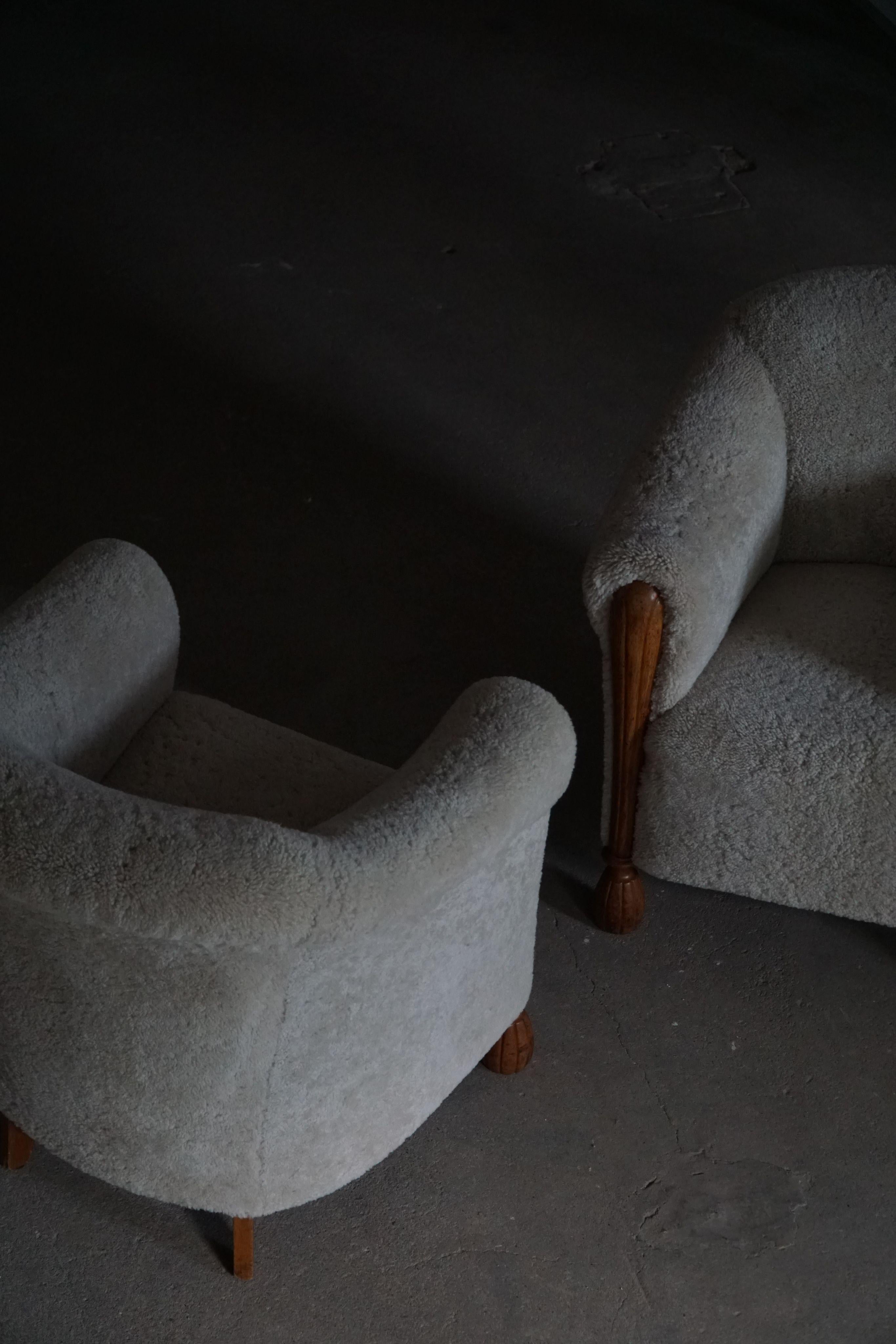 Coppia di poltrone moderne danesi in Oak e lana d'agnello Shearling, anni '60 in vendita 5