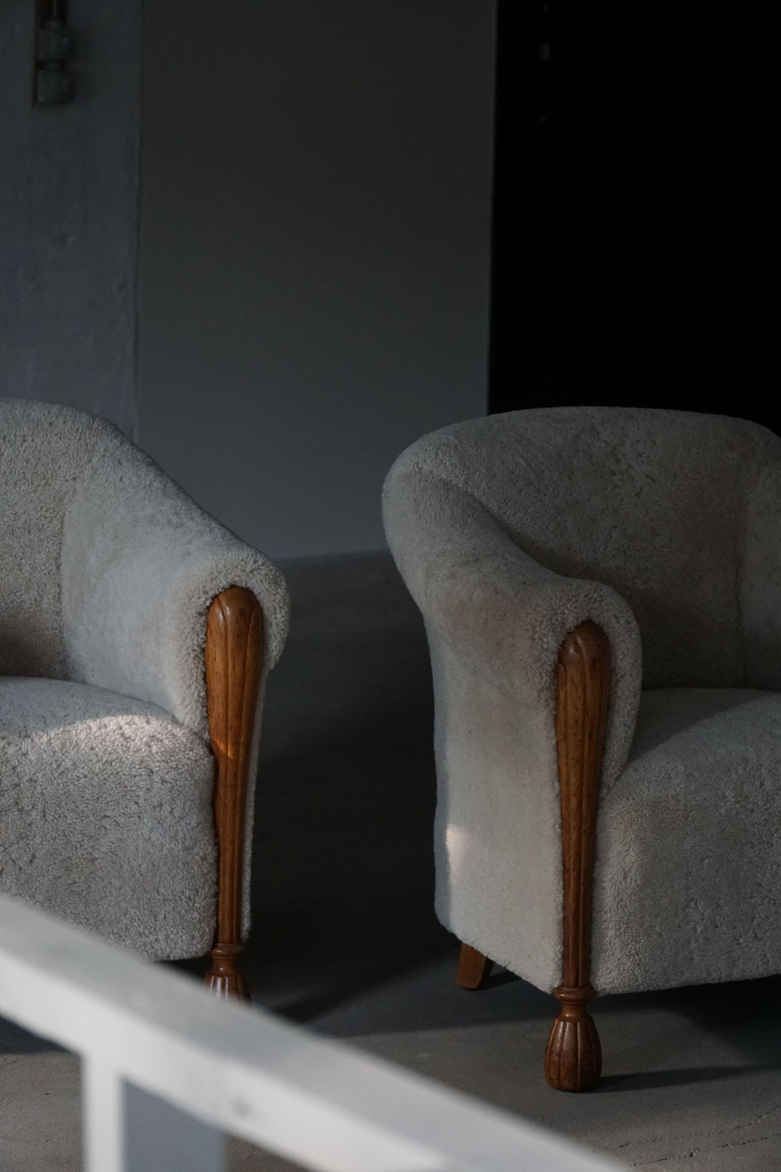 Coppia di poltrone moderne danesi in Oak e lana d'agnello Shearling, anni '60 in vendita 7