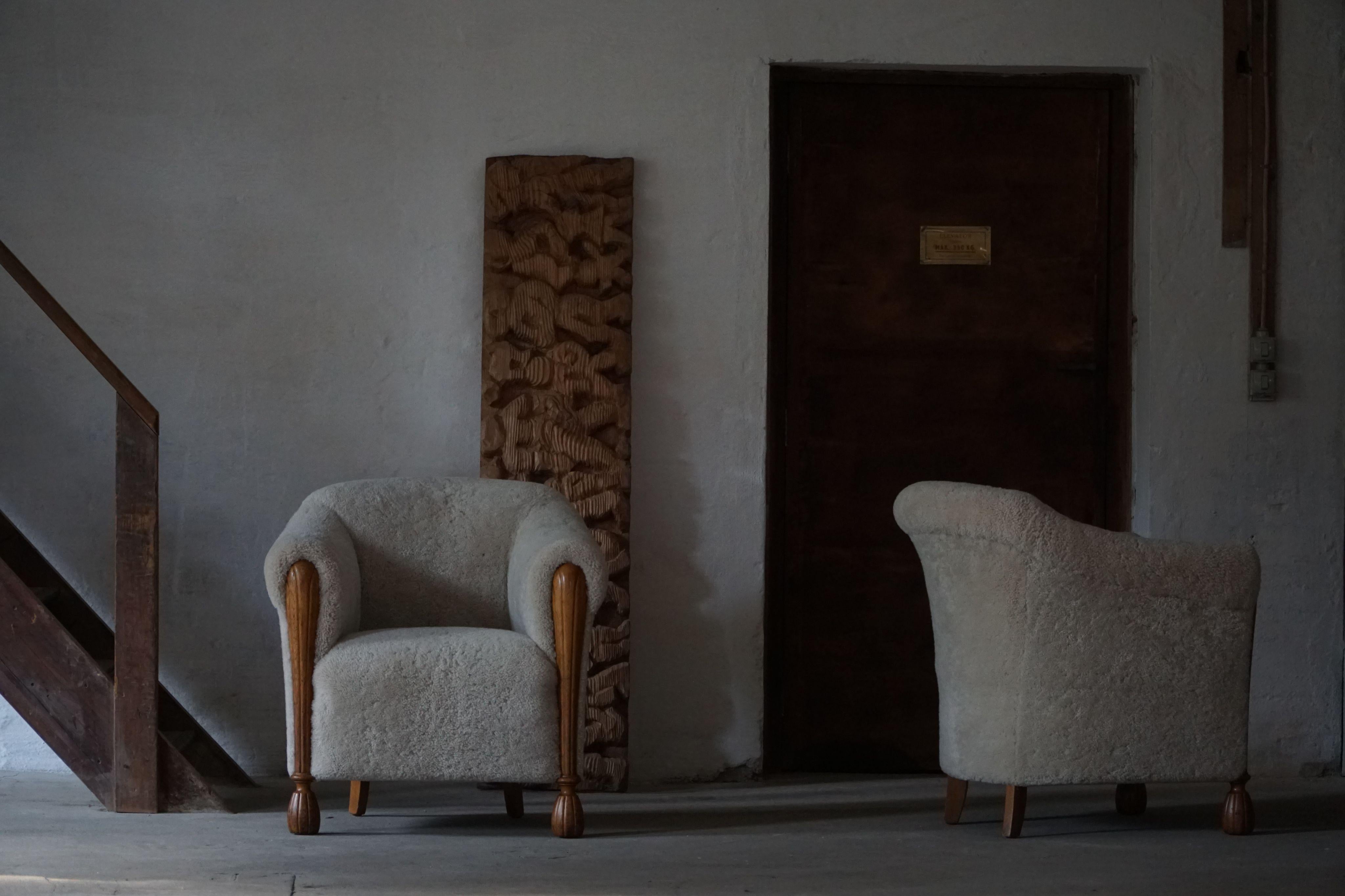 Coppia di poltrone moderne danesi in Oak e lana d'agnello Shearling, anni '60 in vendita 12