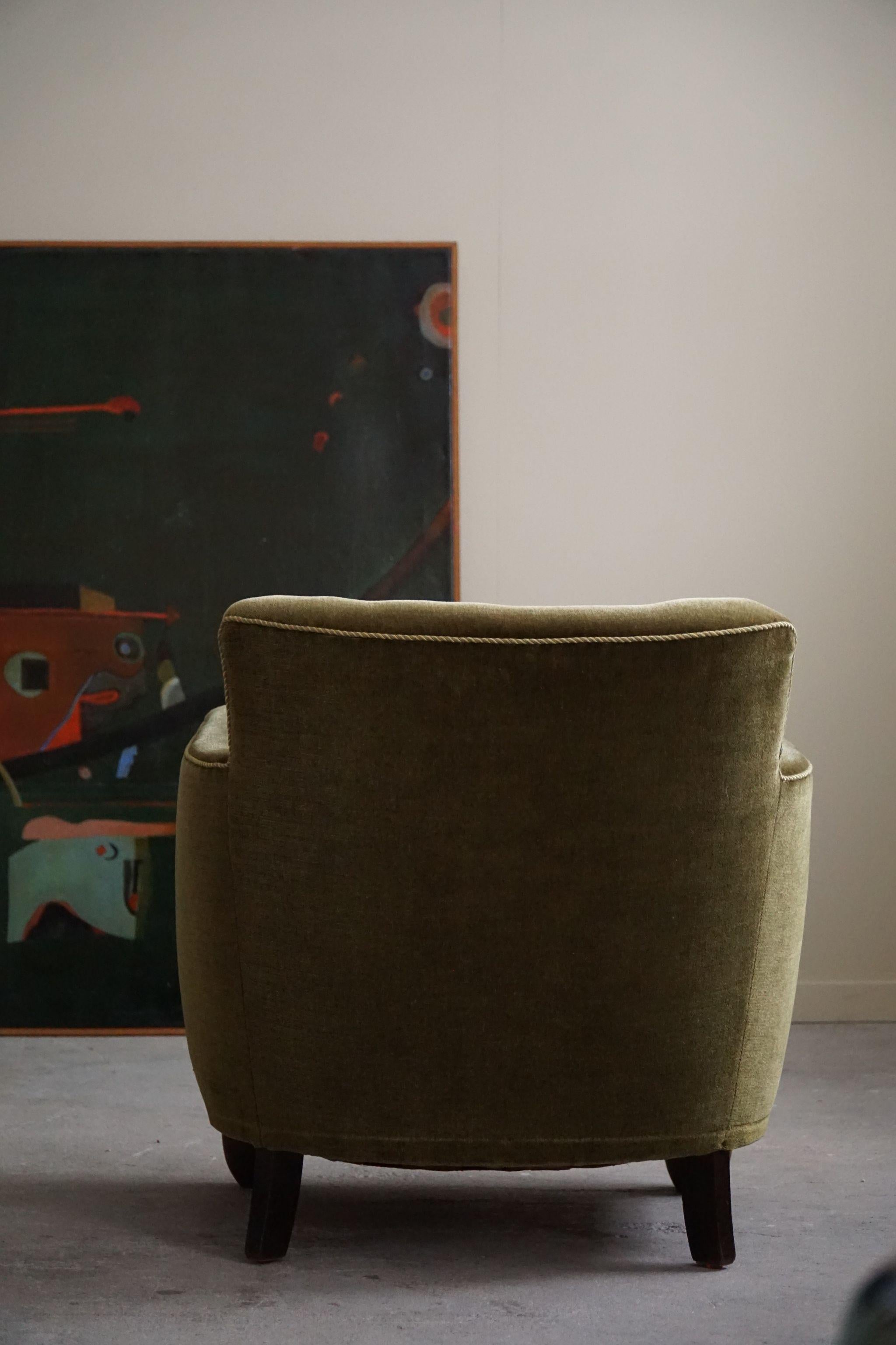 A Pair of Danish Modern Lounge Chairs, Green Velvet & Oak, Fritz Hansen, 1940s  5