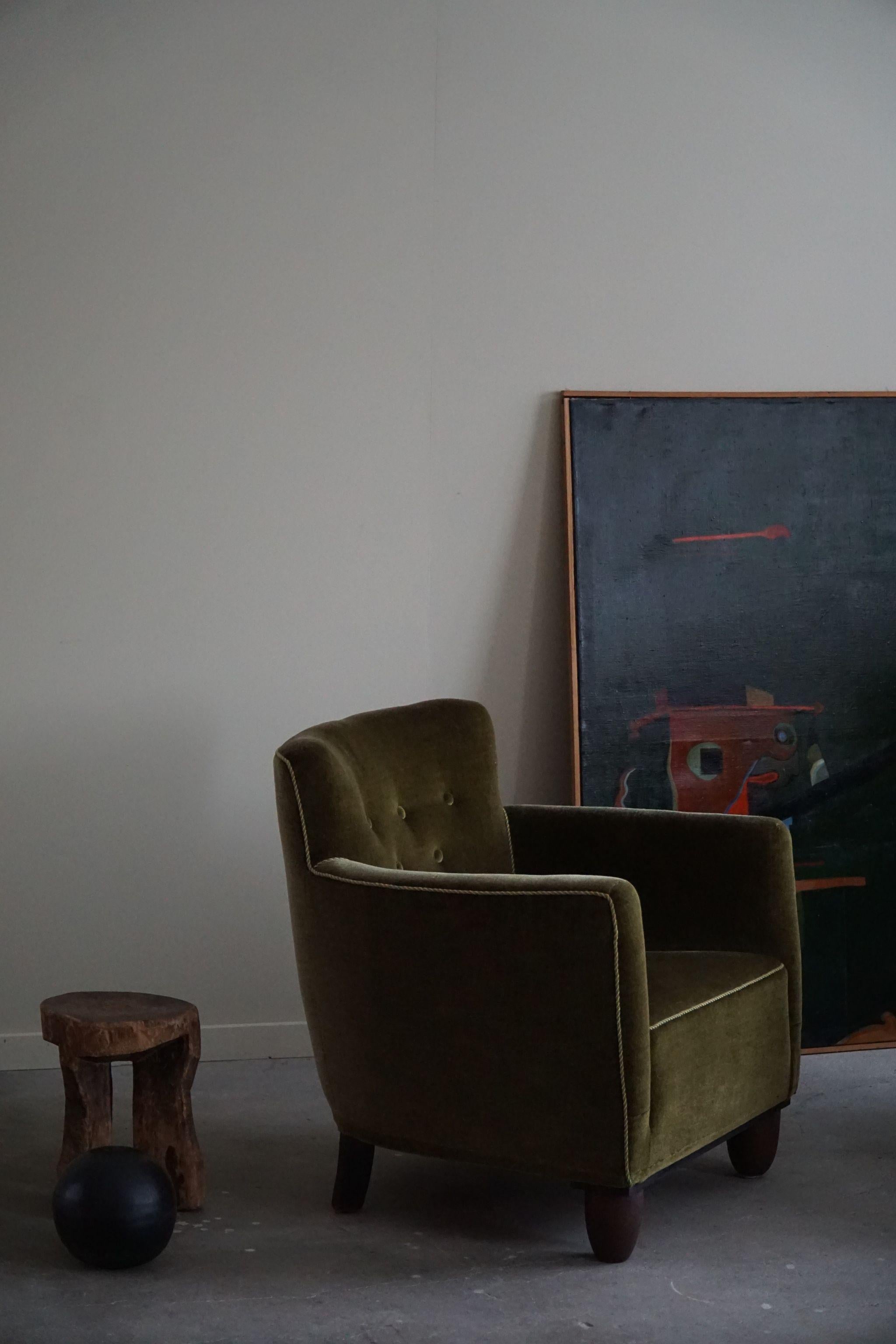 A Pair of Danish Modern Lounge Chairs, Green Velvet & Oak, Fritz Hansen, 1940s  6