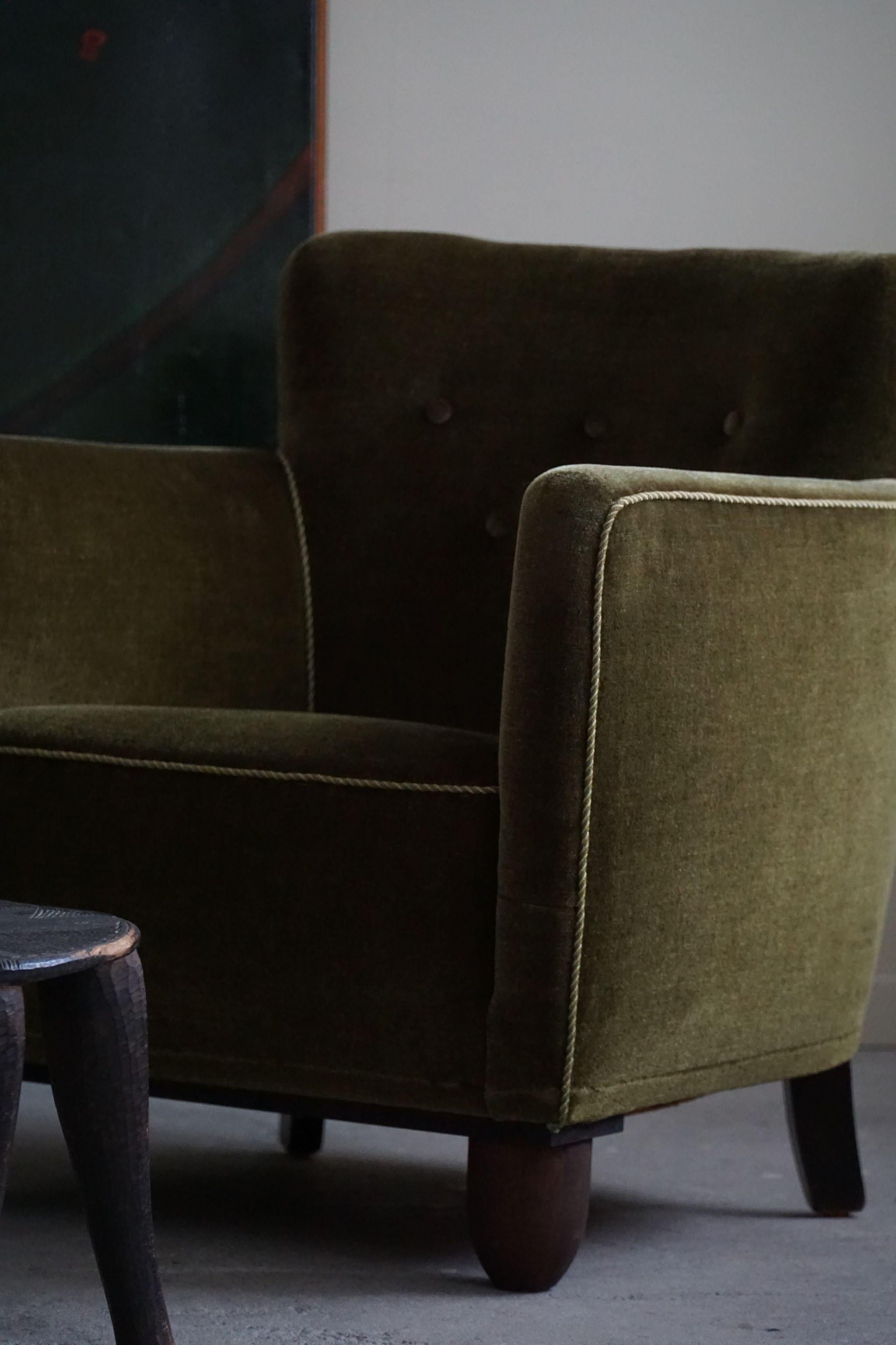 A Pair of Danish Modern Lounge Chairs, Green Velvet & Oak, Fritz Hansen, 1940s  7