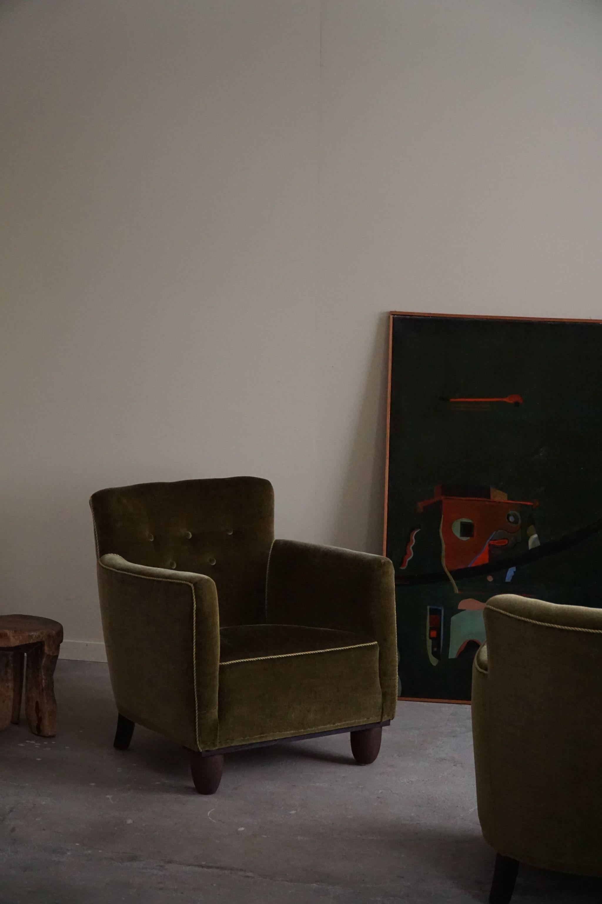 A Pair of Danish Modern Lounge Chairs, Green Velvet & Oak, Fritz Hansen, 1940s  8
