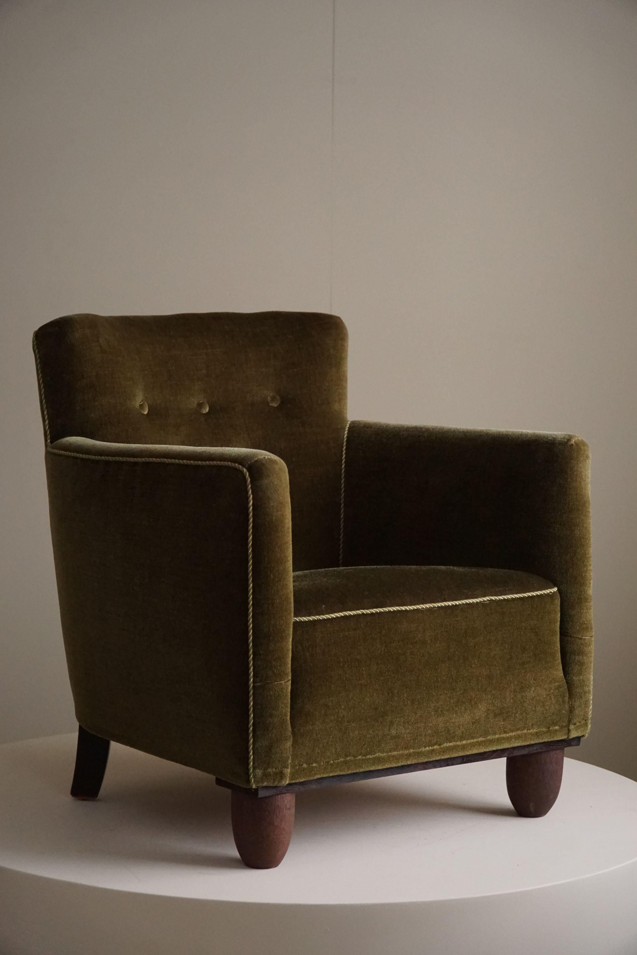 A Pair of Danish Modern Lounge Chairs, Green Velvet & Oak, Fritz Hansen, 1940s  13