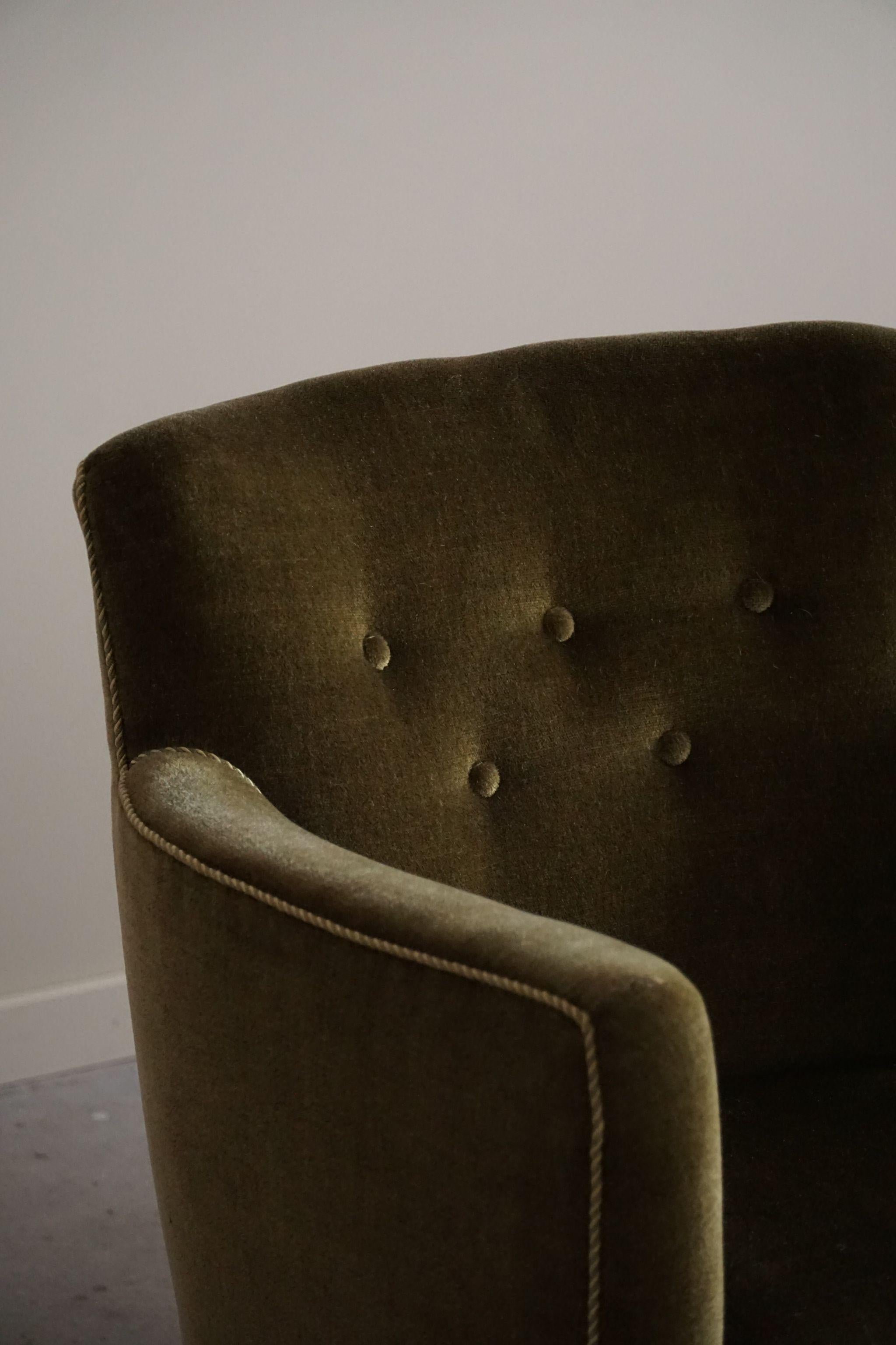Mid-Century Modern A Pair of Danish Modern Lounge Chairs, Green Velvet & Oak, Fritz Hansen, 1940s 