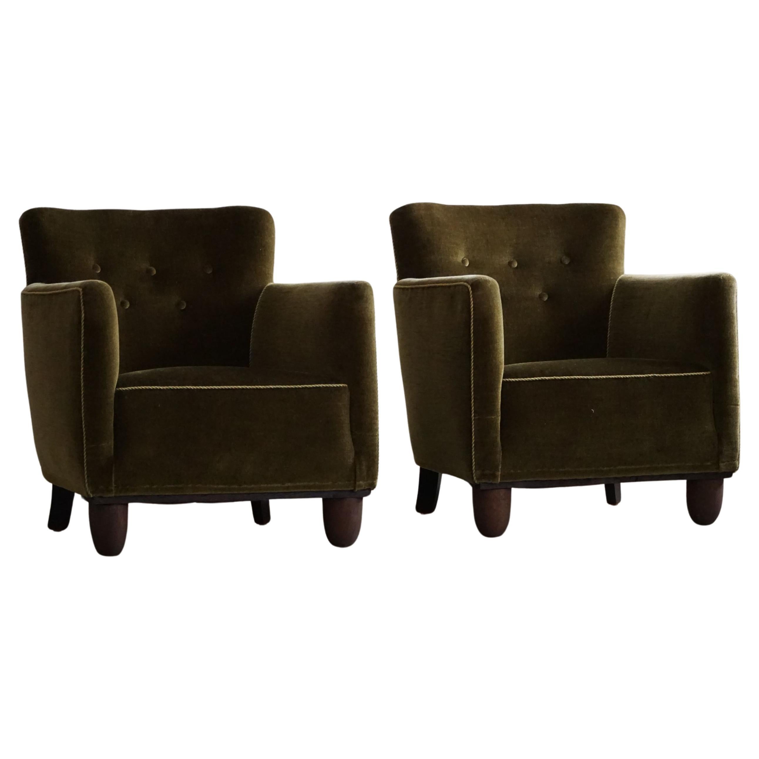 A Pair of Danish Modern Lounge Chairs, Green Velvet & Oak, Fritz Hansen, 1940s 