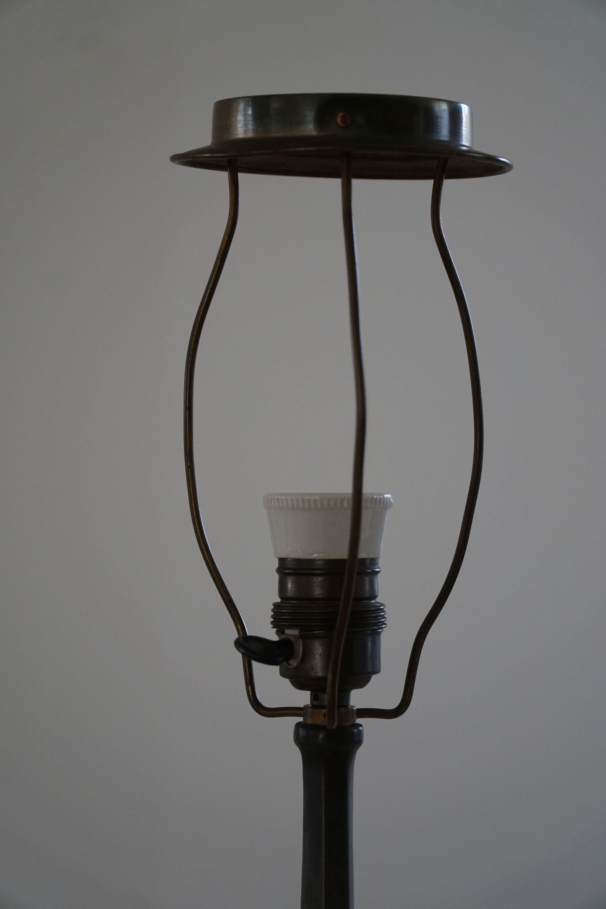 Ein Paar moderne dänische Tischlampen von Just Andersen aus Diskometal, 1920er Jahre im Angebot 5