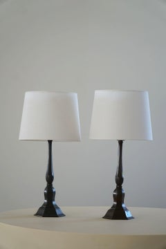 Coppia di lampade da tavolo moderne danesi di Just Andersen in Diskometal, anni '20