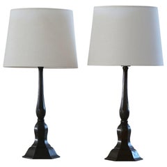 Coppia di lampade da tavolo moderne danesi di Just Andersen in Diskometal, anni '20
