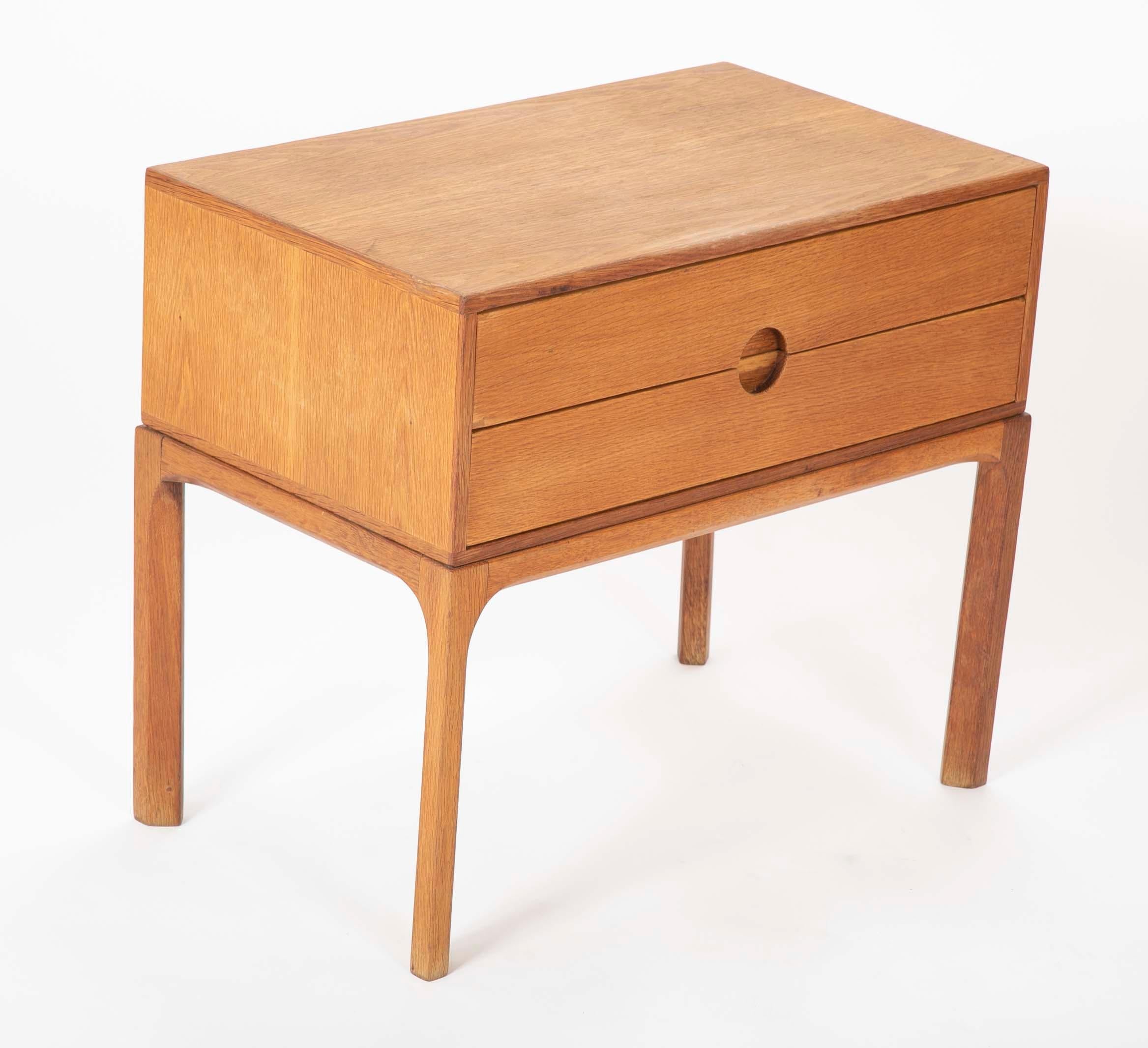 A Pair of Danish Oak Night Stands Designed by Aksel Kjersgaard  In Good Condition In Stamford, CT