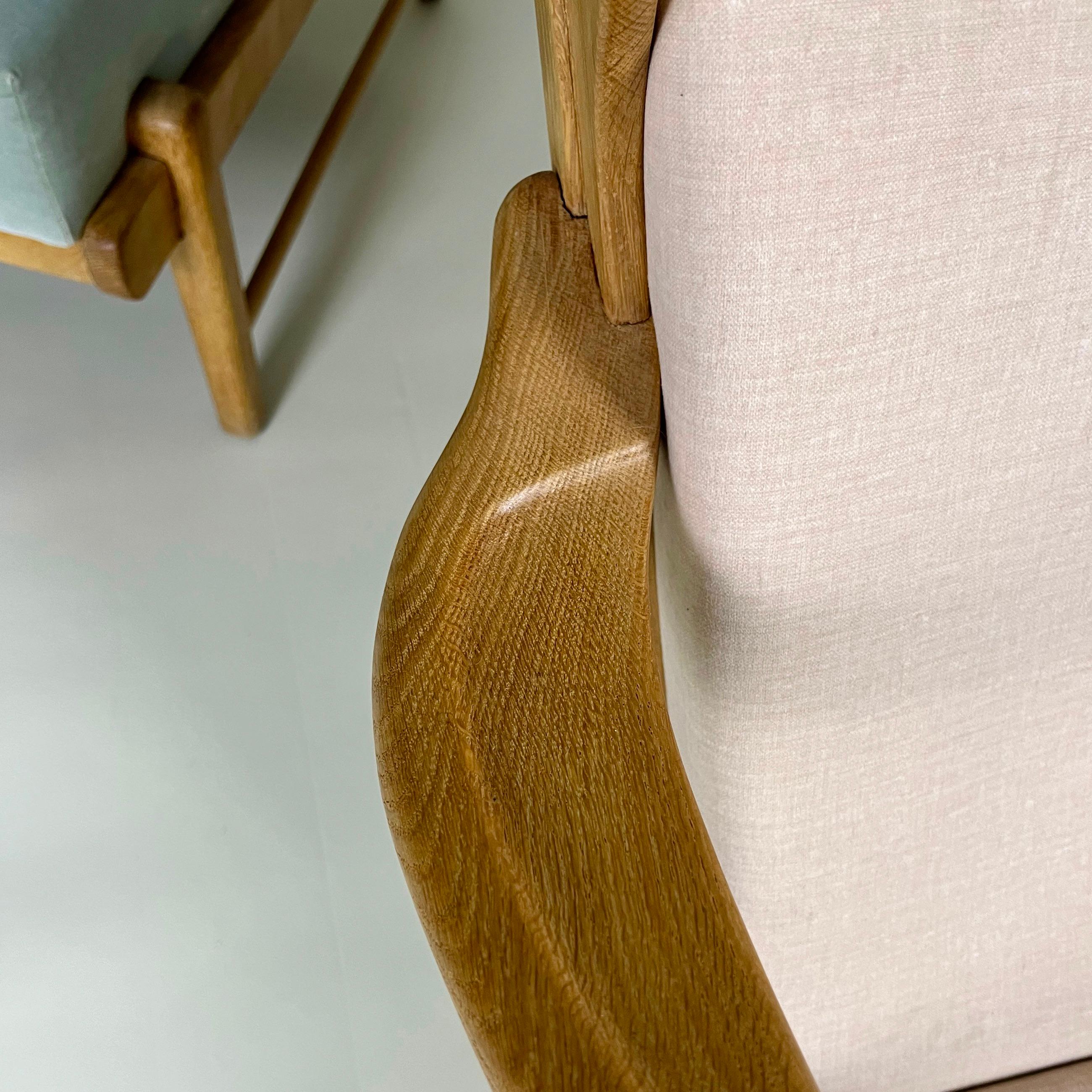 Coppia di sedie wingback scultoree danesi degli anni '40 in Oak attribuite a Otto Færge in vendita 4