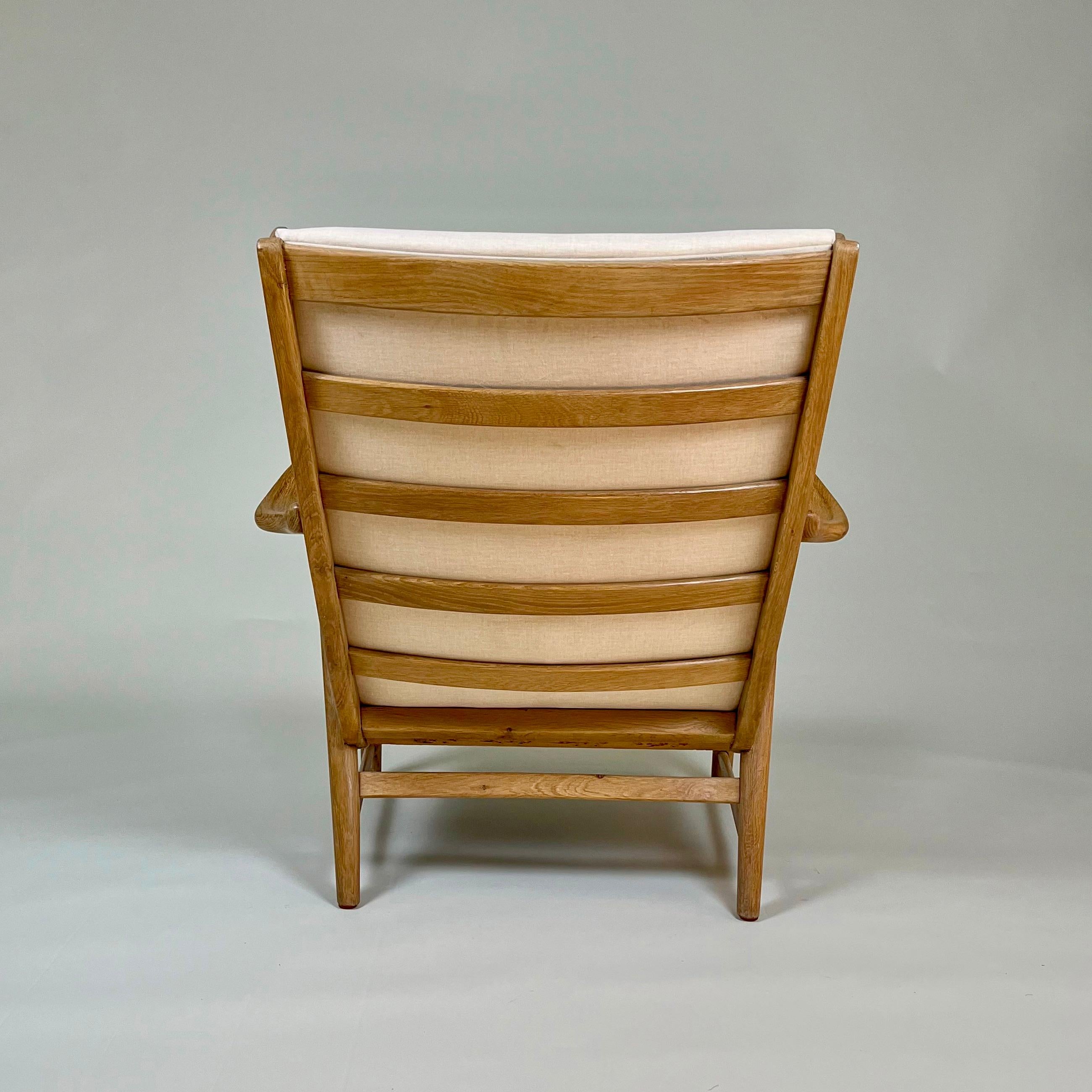 Coppia di sedie wingback scultoree danesi degli anni '40 in Oak attribuite a Otto Færge in vendita 8