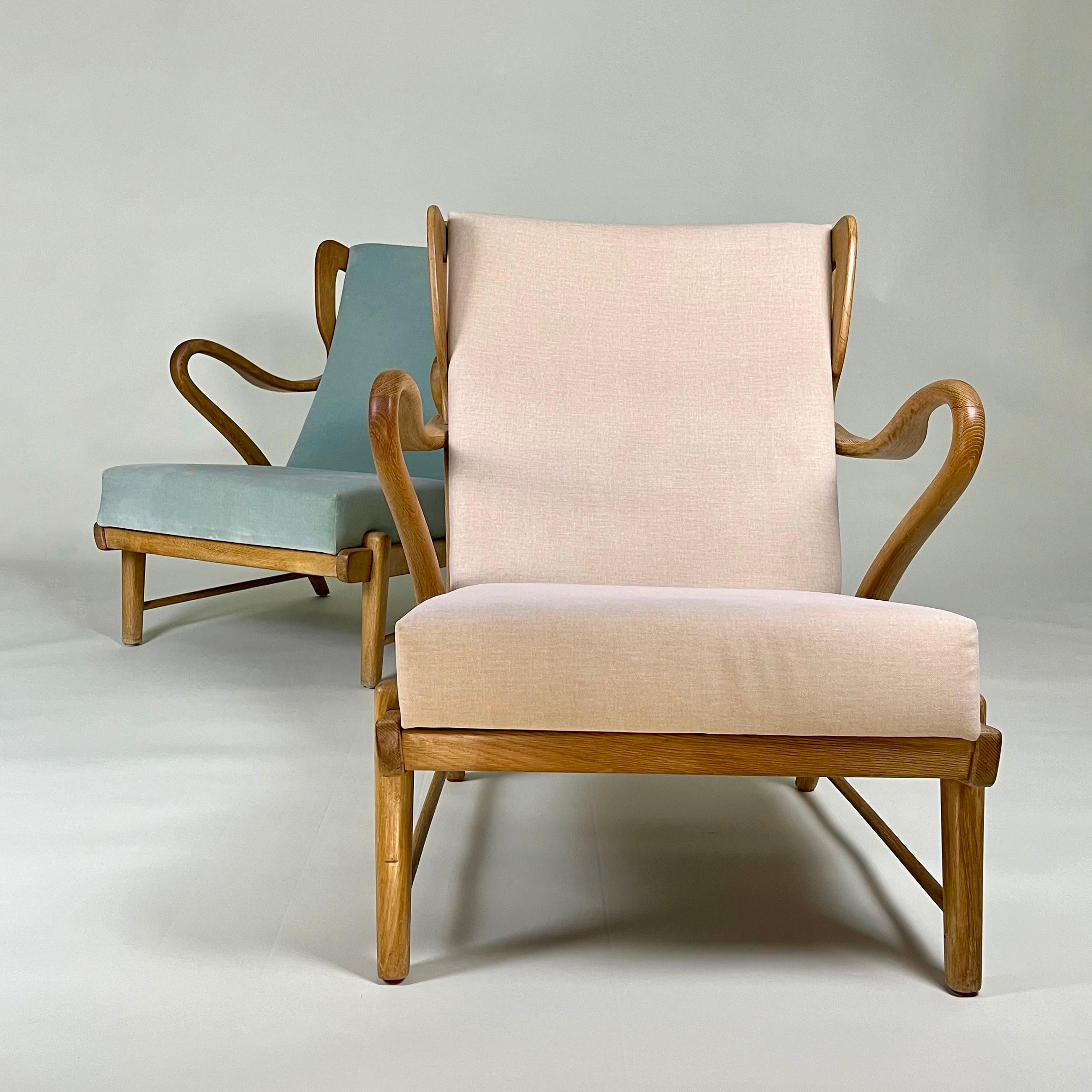 Coppia di sedie wingback scultoree danesi degli anni '40 in Oak attribuite a Otto Færge in vendita 1
