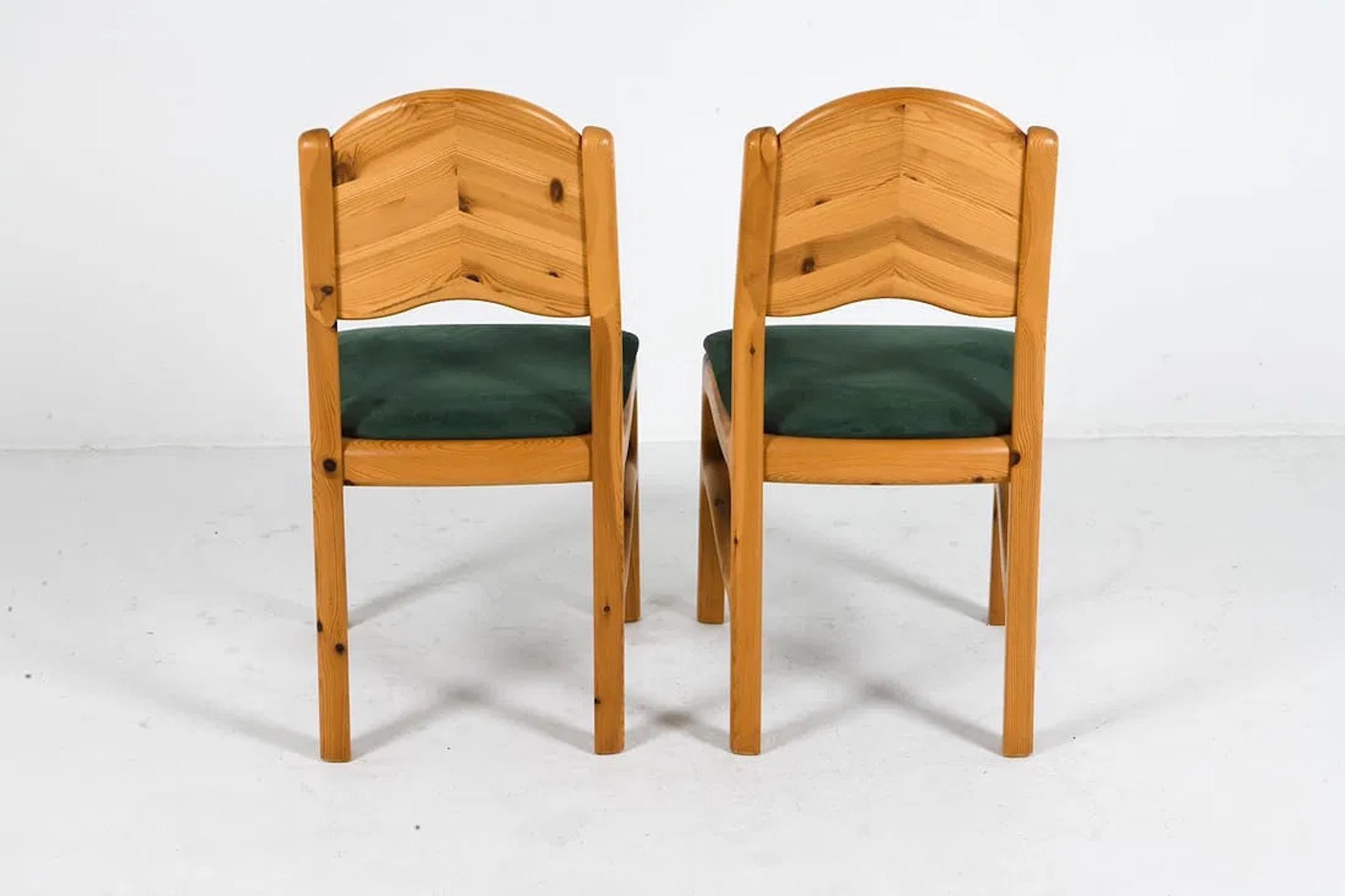 A Pair of Danish Pine Dining Chairs in the Style of Rainer Daumiller, 1970s im Zustand „Gut“ im Angebot in Elkton, MD