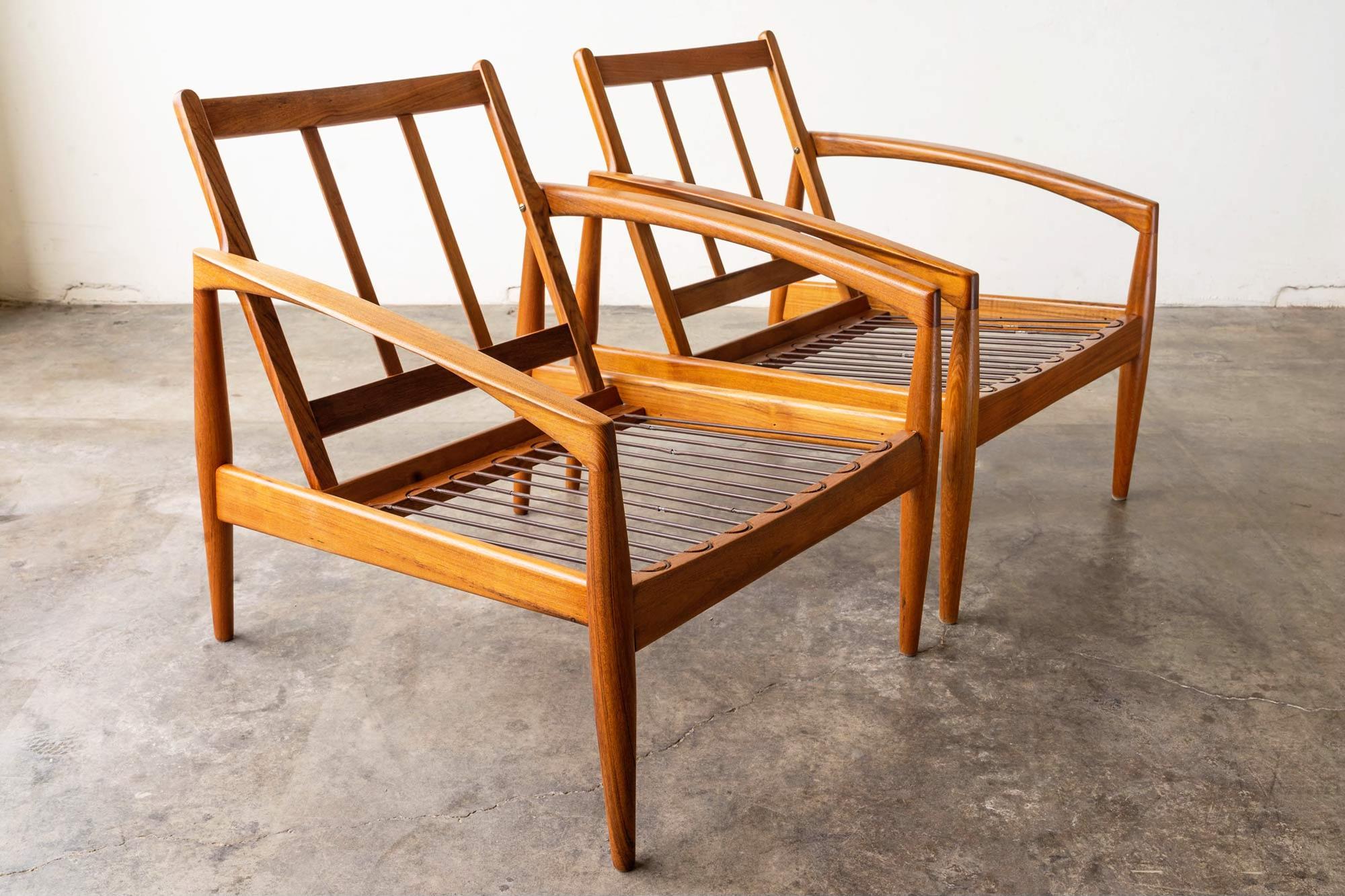 A Pair of Danish Teak 'Paper Knife' Model 121 Lounge Chair by Kai Kristiansen For Sale 7