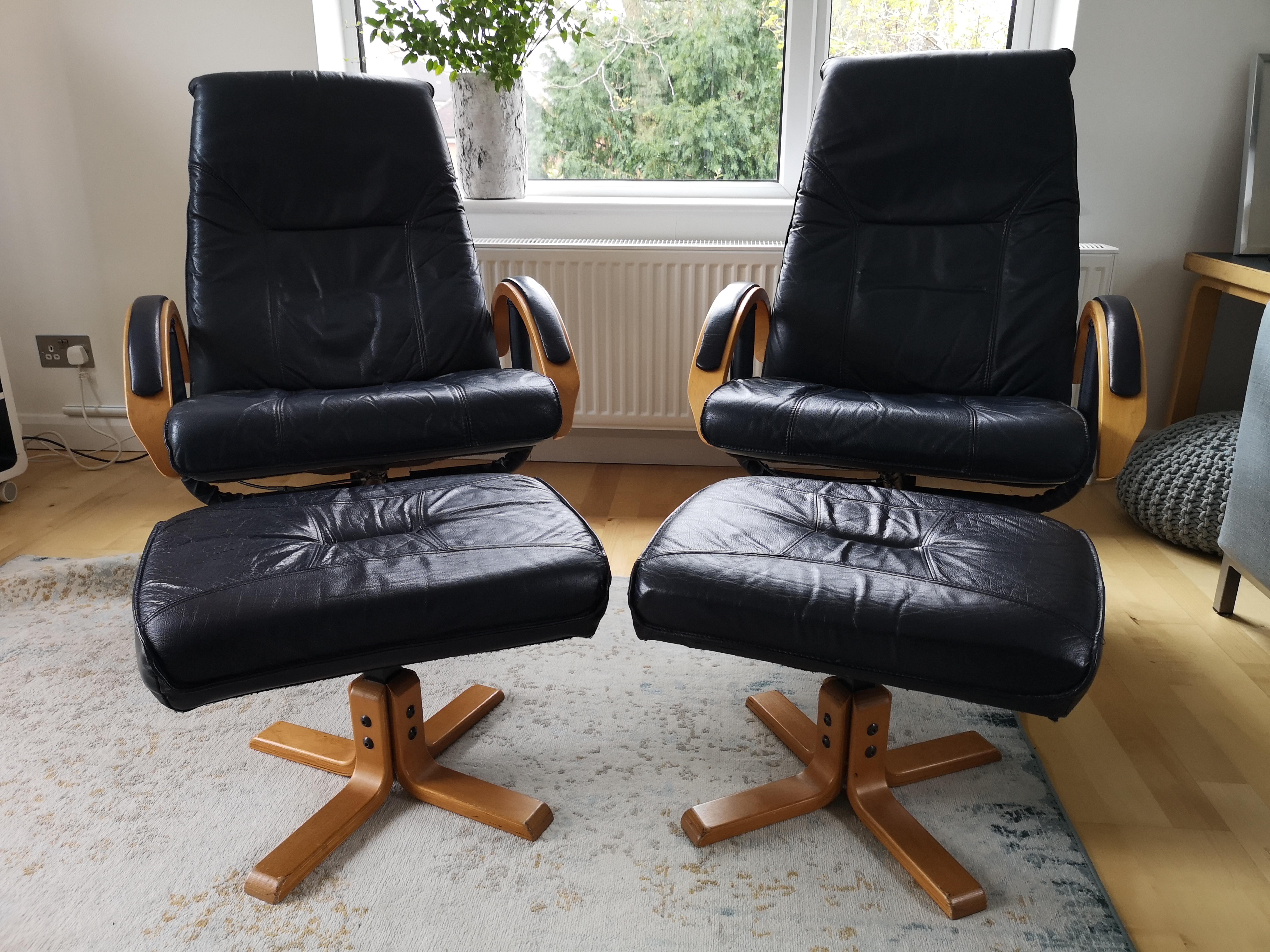 A stunning and very comfortable pair of Danish Unico 1970s midcentury reclining leather armchairs with ottomans attributed to Jørgen Kastholm. Some minor signs of use as expected, but the black leather is in fantastic condition with no rips or