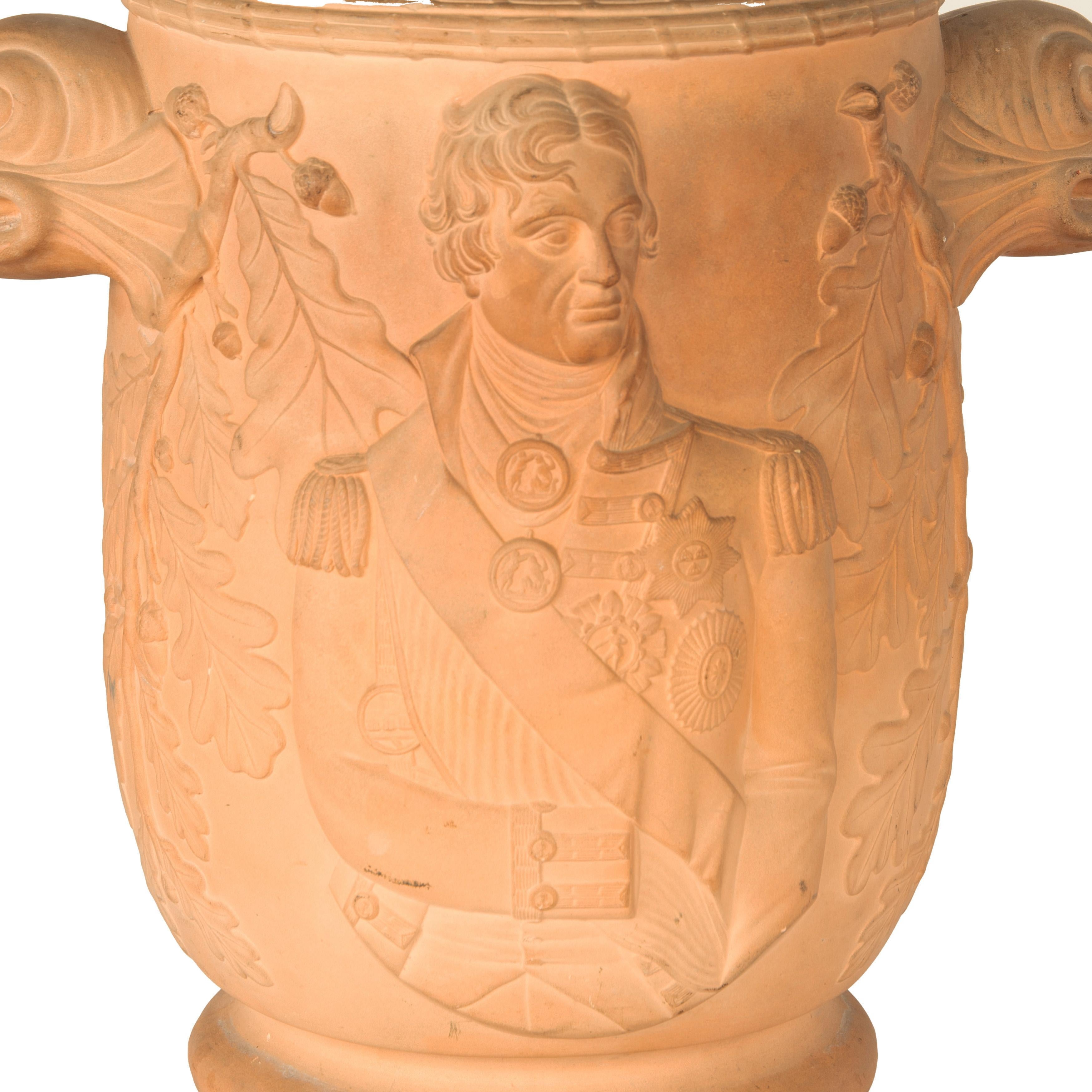 XIXe siècle Paire de refroidisseurs à vin en terre cuite de l'amiral Lord Nelson de Davenport en vente
